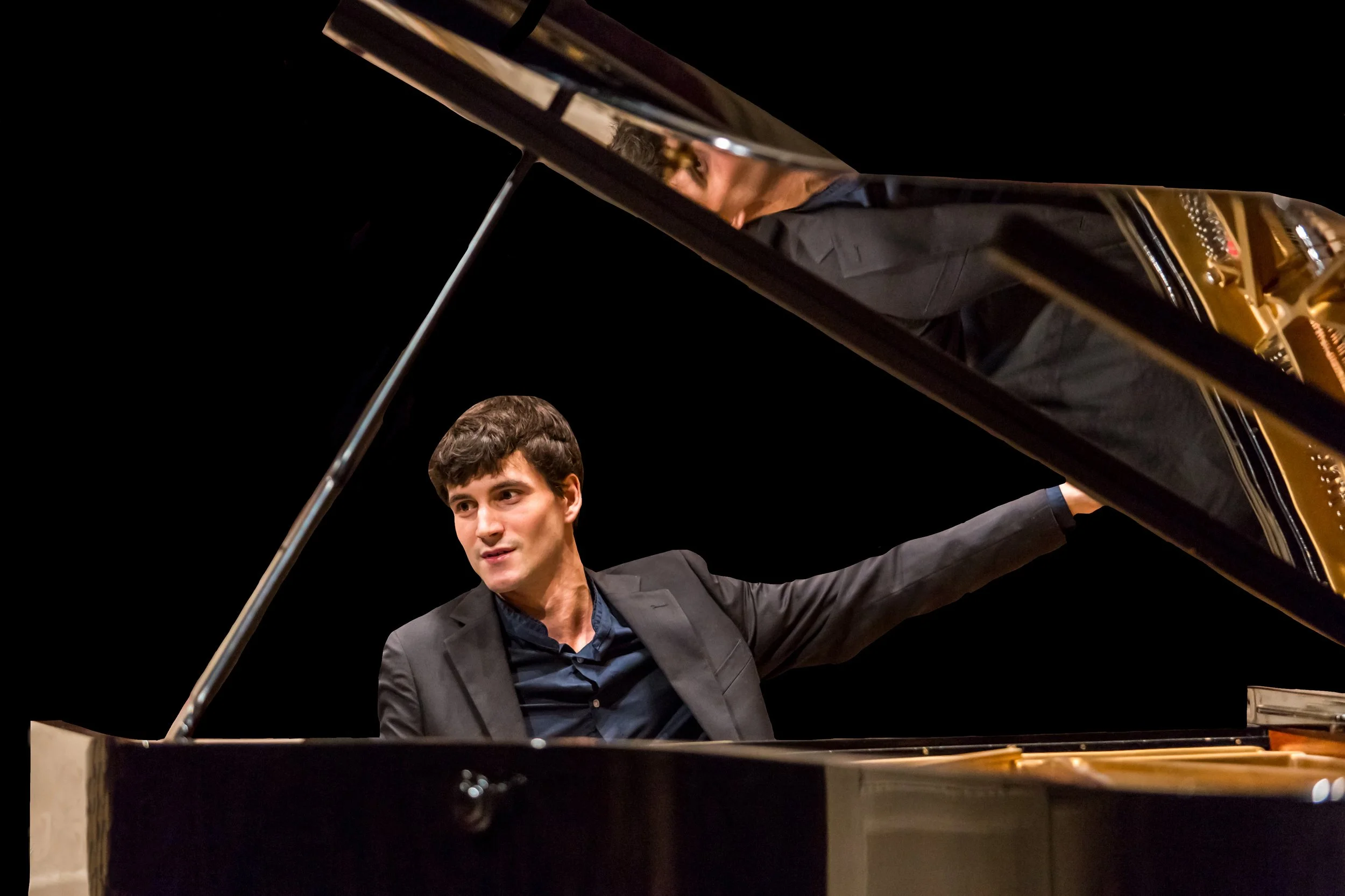 Sergi Pacheco performs Burlesca and a selection of Preludes de l'Illa Deserta at Teatro di Corte dela Villa Reale di Monza