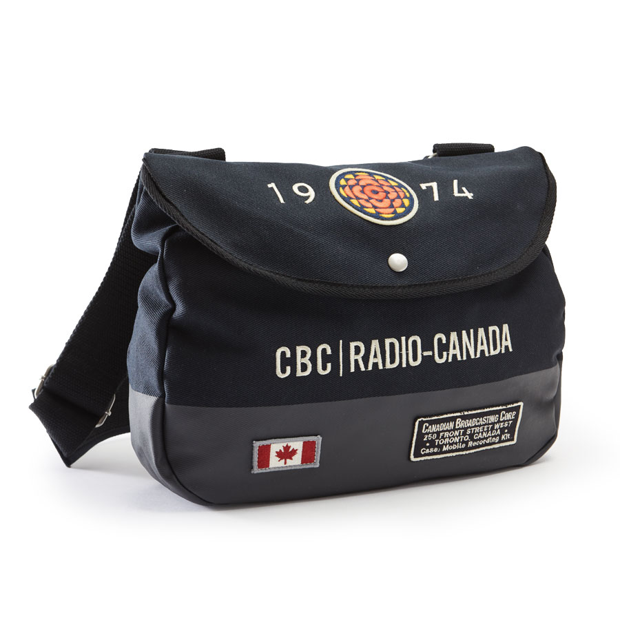    $54.99  Red Canoe Brands   1974 Logo Cotton Twill Shoulder Bag / Sac bandoulière en sergé de coton avec logo 1974  Designed in Canada 🍁 Conçu au Canada 