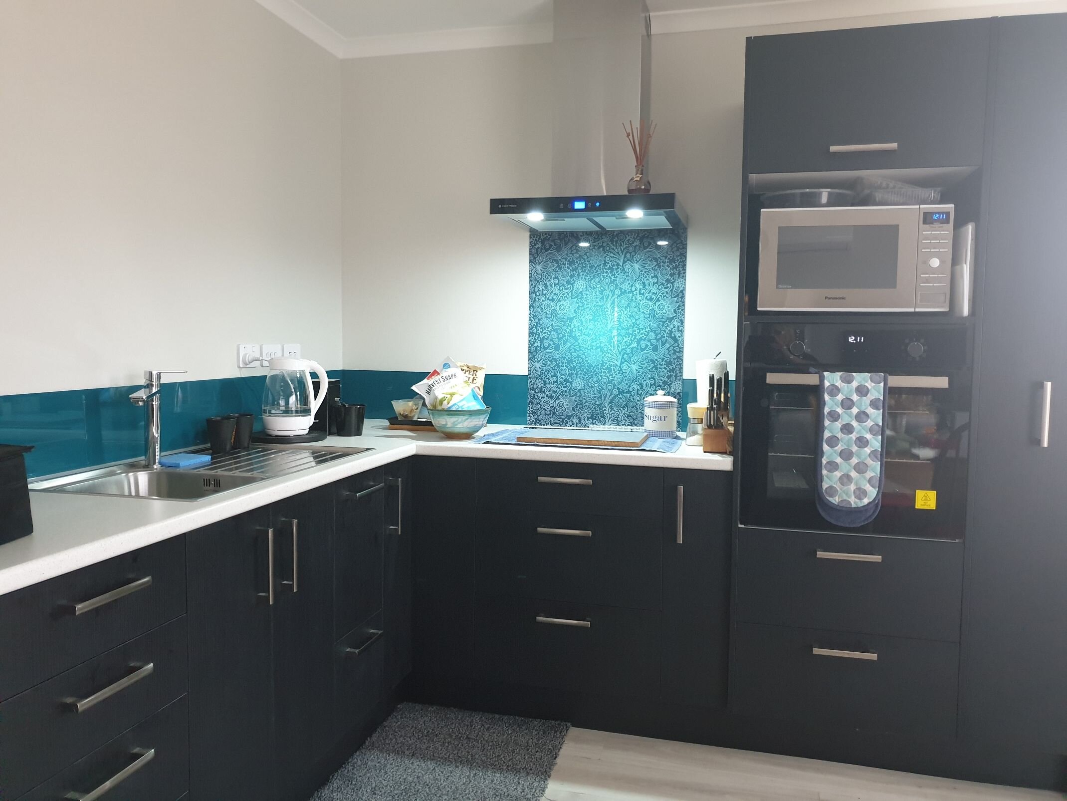 blue kitchen splashback surround.jpg