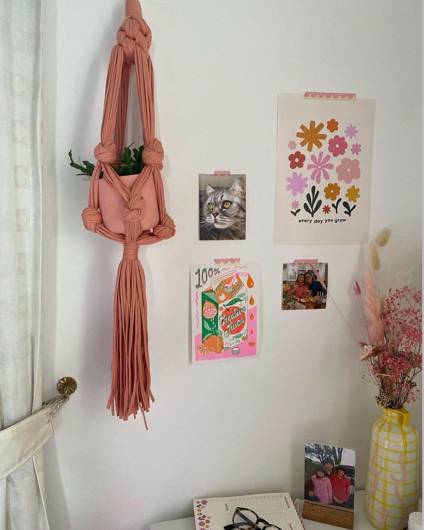 Cosy Sunday vibes 🔆 Love how @eleanormargaret_ has styled her SK plant hanger, and matched it with her prints 🌸🌸🌸 I&rsquo;ve got lots of lovely planters on the shop right now! Link in bio to browse in time for gifting season