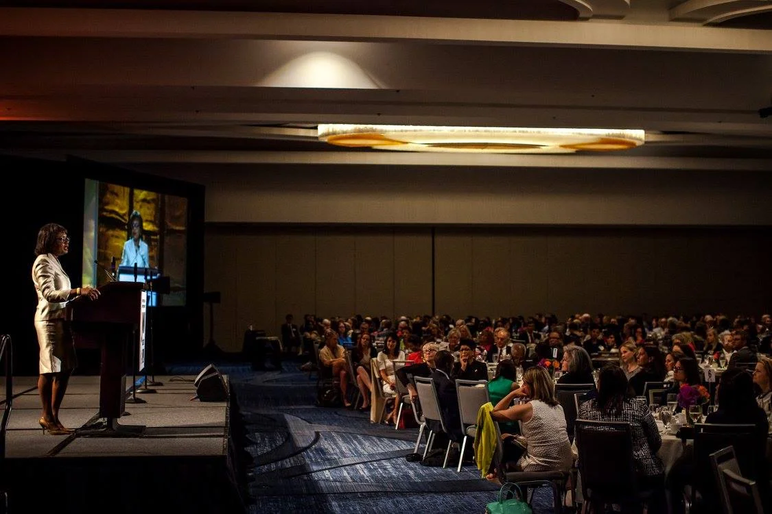An audience of 700 listening to keynote, Anita Hill, at an anniversary fundraising gala.