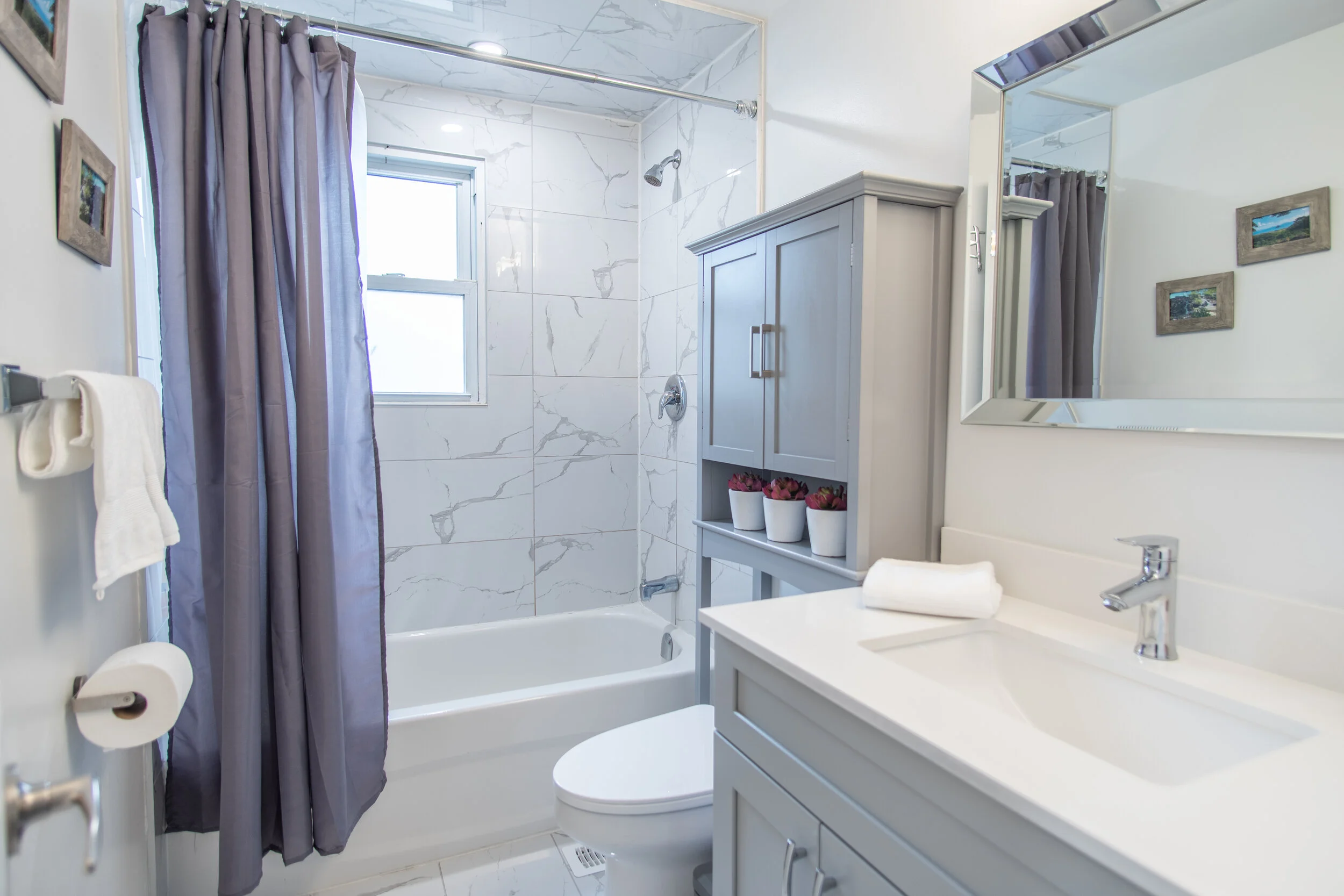 16. Bathroom.jpg