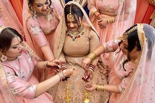 How beautiful does everyone look?! 💕
💄Bridal Party MUA: @florencewongmakeup 
💋Bride HMUA/Bridal Party Hair: @anamika_dubb
✍🏻 Planning: @tiffanykay_events
📸 Photography: @brianmacstayweddings

#indianbride #indianwedding #asianwedding