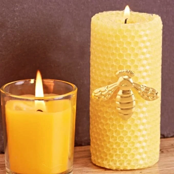 Espa&ntilde;ol/ English ⚡ 
 
https://www.whoispachamama.com/ 

Bee wax candles are one of a kind 
Zero chemical compounds. Because beeswax candles are all-natural, they don't produce any toxic byproducts when they burn. ...
Neutralize odors in your h