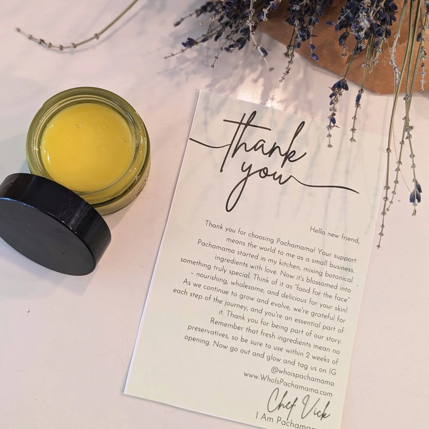 Deeply-Hydrating Jojoba serum

It is lighter than other face oils and easily absorbed into skin. It deeply penetrates to soothe and soften while providing an excellent moisturizing effect and adding a healthy glow.

2. Long-Lasting Moisturization. 

