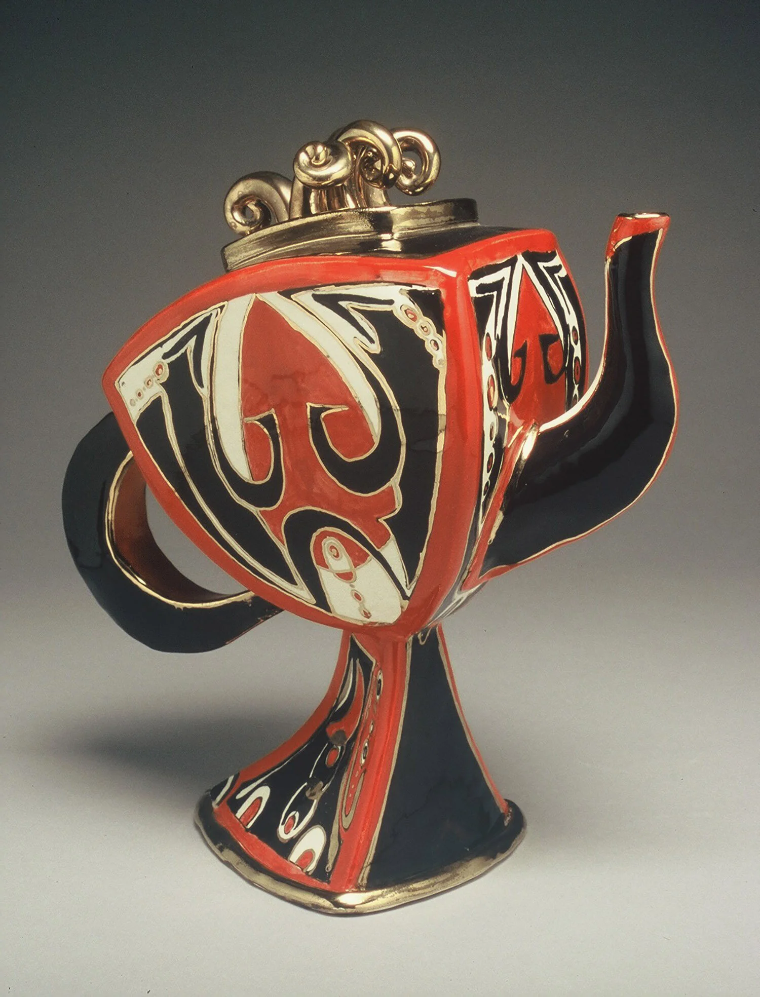   Queen of Hearts Teapot  