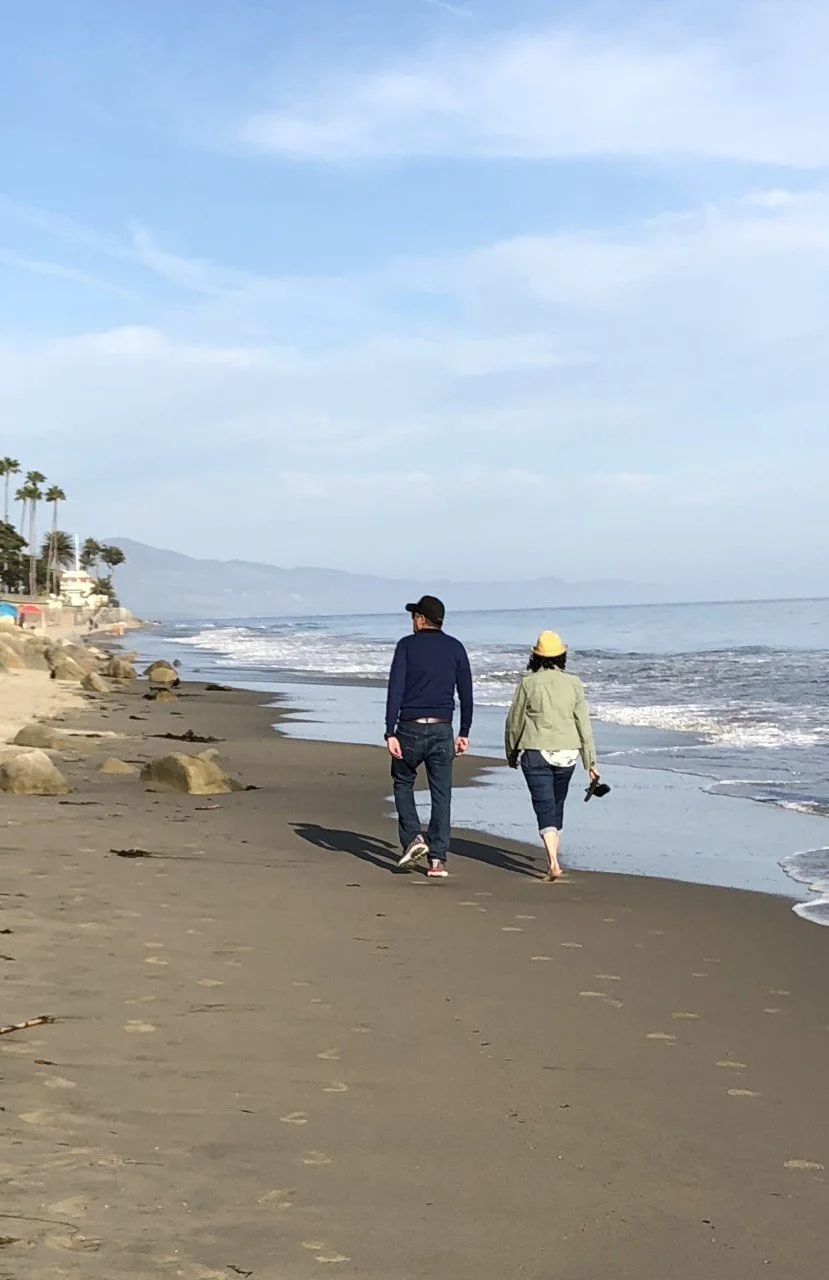 Beach Photo-Couple Walking-2018-thumbnail_IMG_5816.jpg
