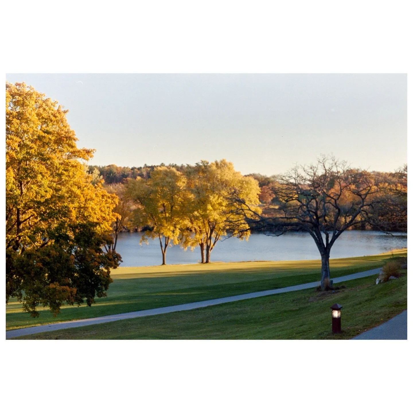 Lake Geneva, November 2025

📷: Olympus OM-1n 🎞️: Kodak Portra 400 🧪: @mirasfilmlab

#filmphotography #analogphotography #35mm #lakegeneva #wisconsin