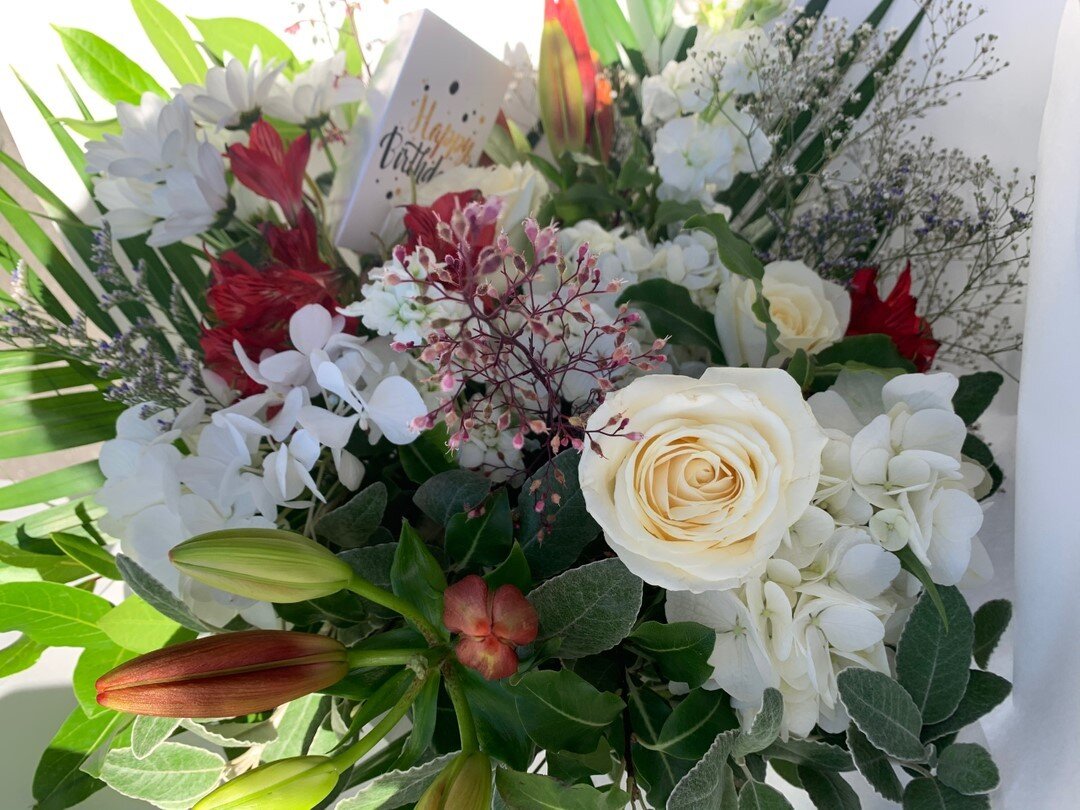BIRTHDAY LOVE  Some of the birthday love that went out over the weekend! If you know someone having a birthday get in touch or check out our online shop for other gift ideas. 🎁⠀⠀⠀⠀⠀⠀⠀⠀⠀
-⠀⠀⠀⠀⠀⠀⠀⠀⠀
-⠀⠀⠀⠀⠀⠀⠀⠀⠀
-⠀⠀⠀⠀⠀⠀⠀⠀⠀
#birthdayflowers #flowers #gif