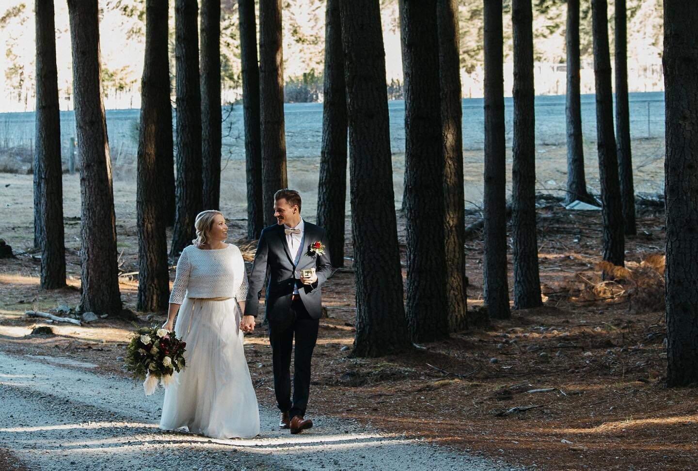 REMINISCING  Winter weddings make for some stunning lights. ❄️
📸 @katealexandraphotograpgh 
-
-
-
#wanakaweddingflowers #wanakaweddingflowersfloristandstyling #purenzweddings #destinationweddings #simplyweddings #nzweddings #elopingweddings #elopeme