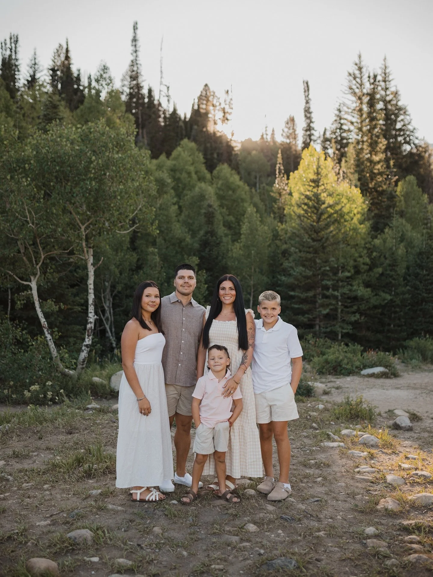 Tis the season to get your family photos done with ME😉😏