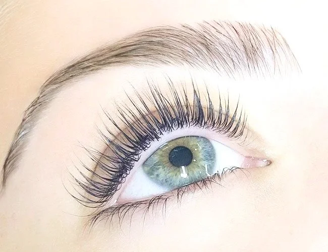 LASH LIFT & LASH TINTING