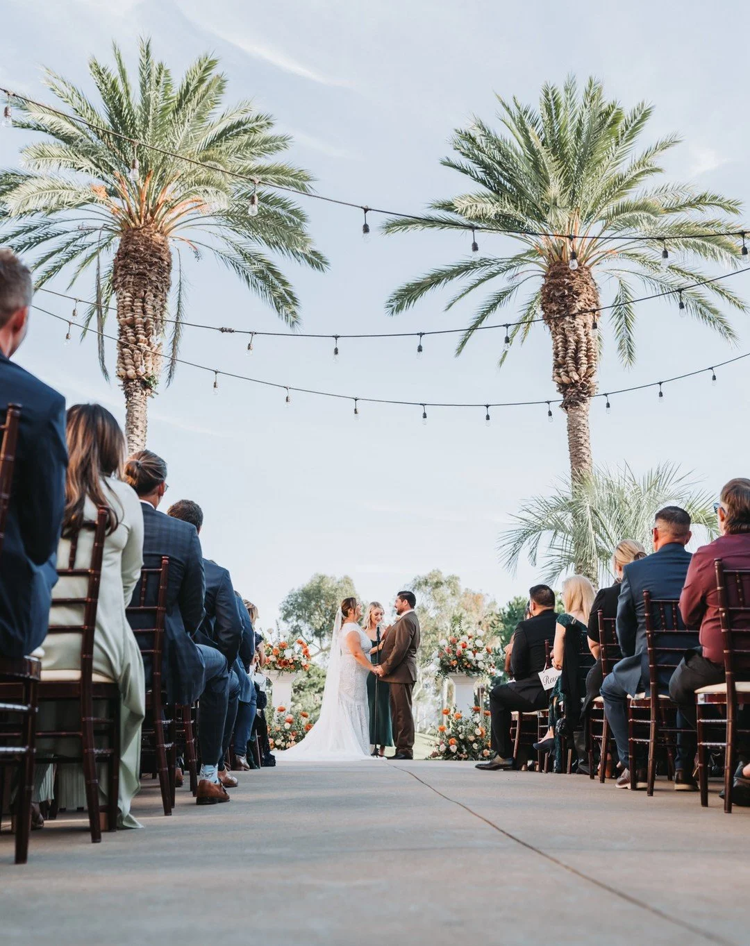 Ground angle, palm trees, blue skies.....So Cal wedding at its finest!

#ocwedding #socalwedding #socalweddingphotographer #weddingphoto #weddingphotography #sandiegoweddingphotographer #sandiegoweddingphotography #socalweddings