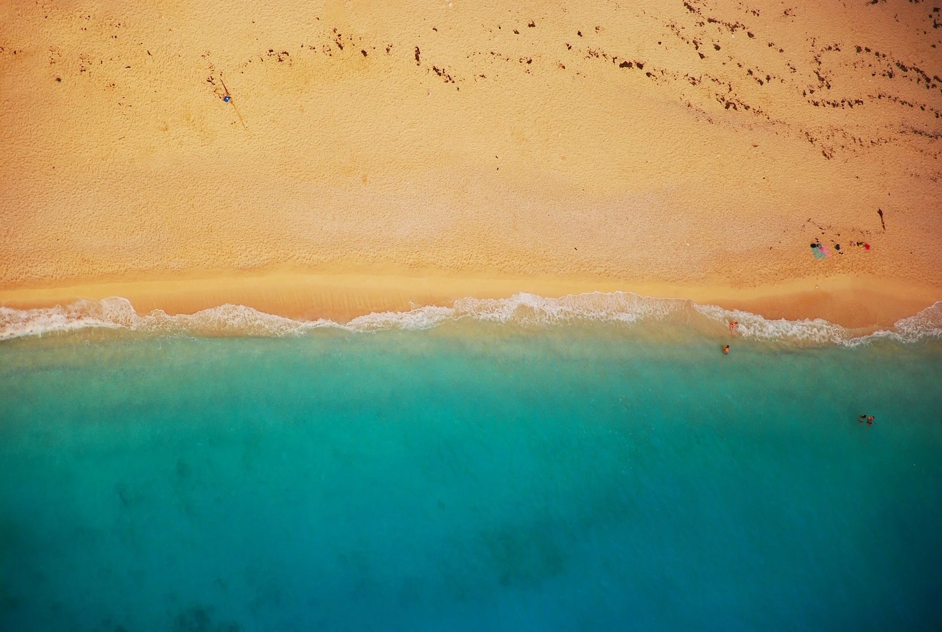 beach-832346_1920.jpg