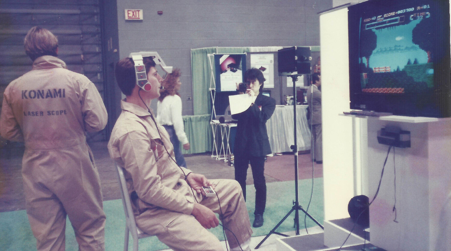  Estande da Konami na CES de Chicago de 1990. 