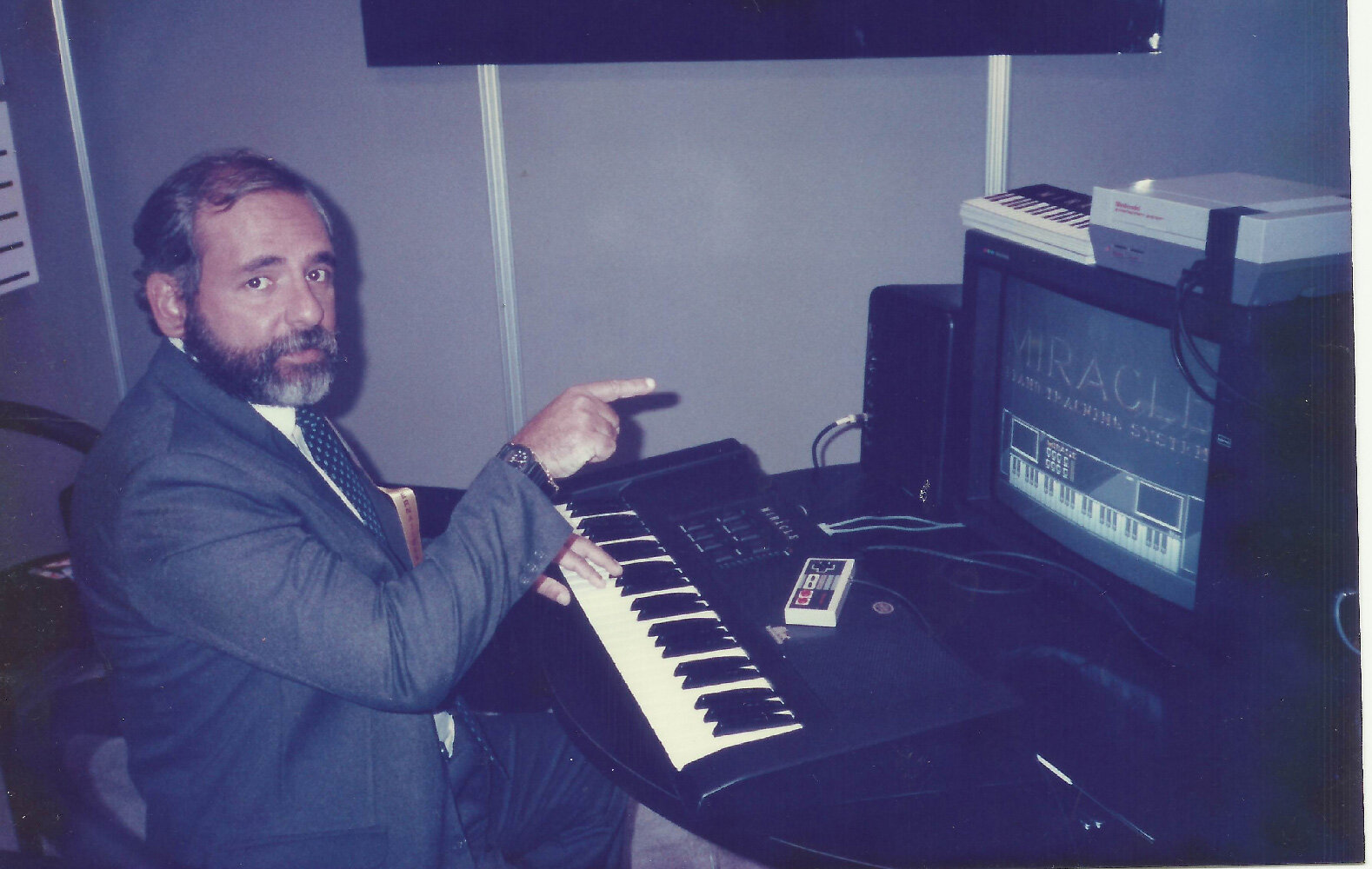  Leonel Penna Franca na CES de Chicago em 1990. 