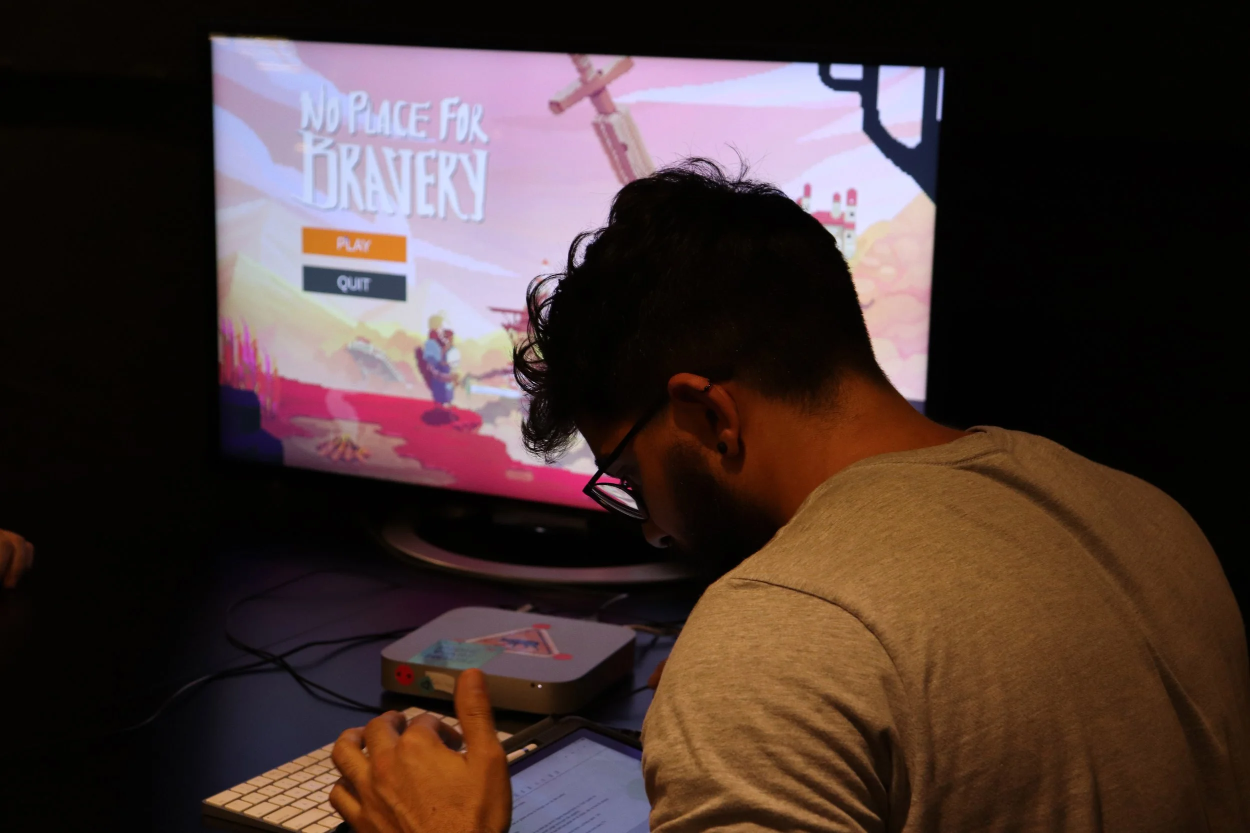 Uma história de abandono paterno quase arruinou a criação de No Place for Bravery