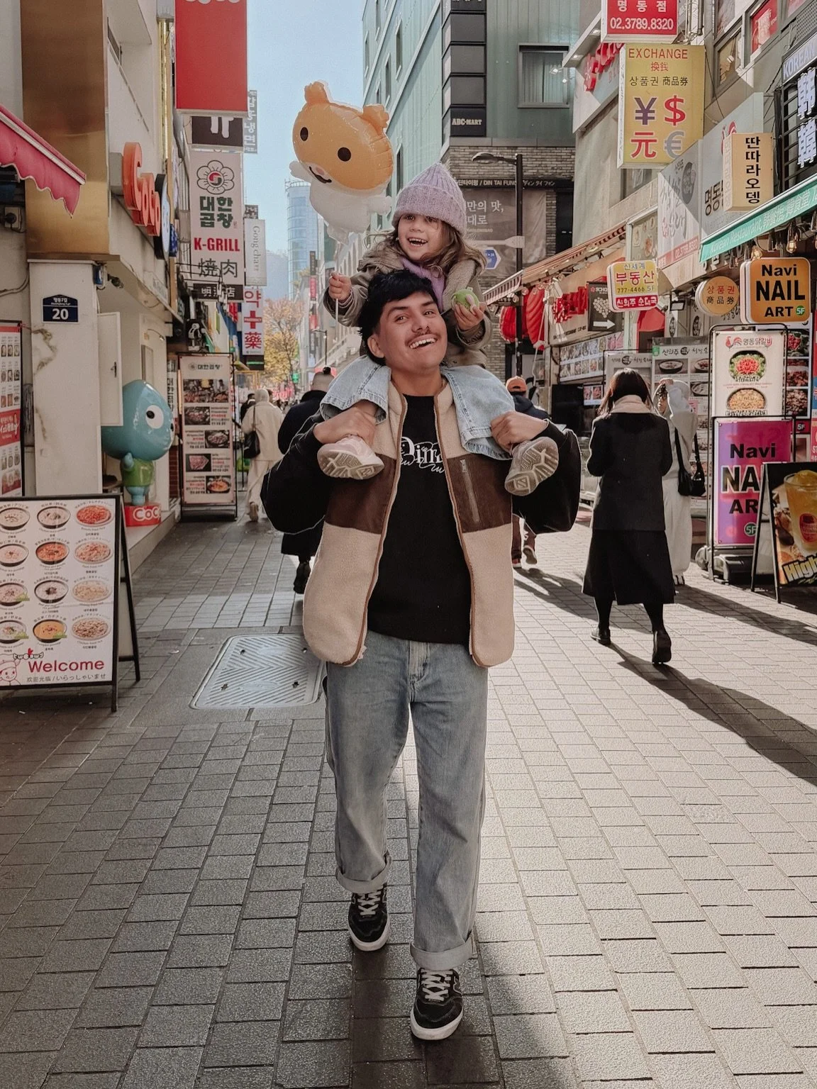 Nothing like a hot lap through South Korea between weddings 🇰🇷 A little bit of BBQ and a little bit of kpop is good for the Seoul