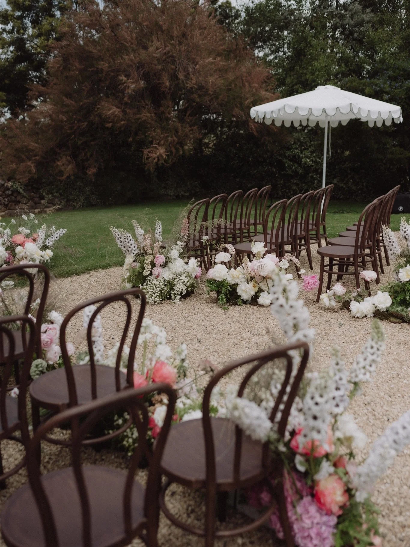 R x L + style points 🩷

Photographer - @jon.gazzignato 
Planner/Stylist - @dearleone.com.au 
Celebrant - @celebrantdave 
Florals - @theromantics__ 
Catering - @hubertanddan 
Music - @hugobladel 
Hair - @benobrienhairstylist 
Make Up - @sophie.mcderm