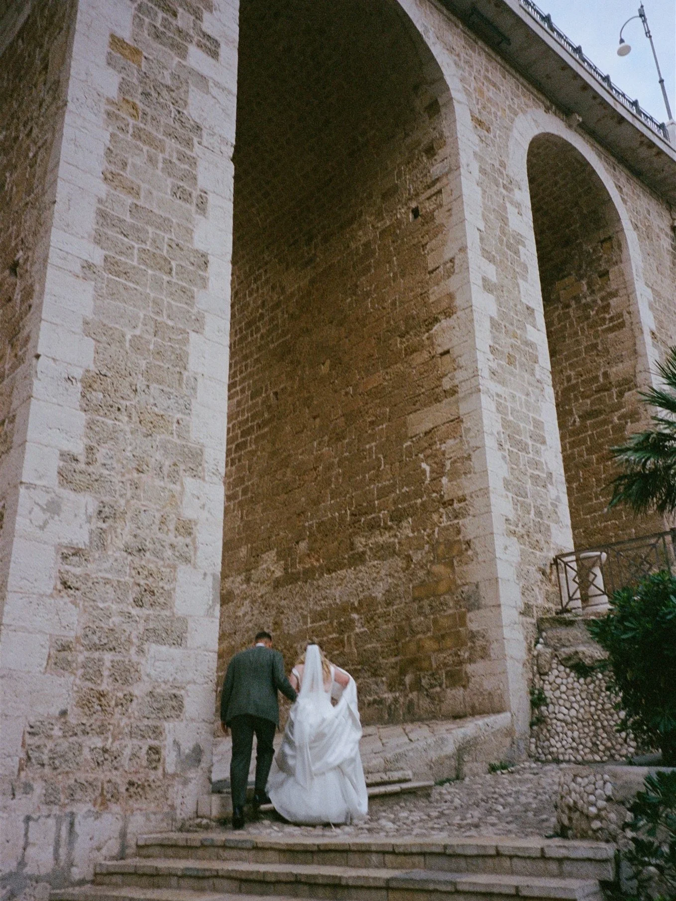 Italia on film 🎞️ Puglia coastlines, old city locals and a bin of Peronis

#minoltatc1 #puglia #pugliawedding #italywedding polignanoamare❤️