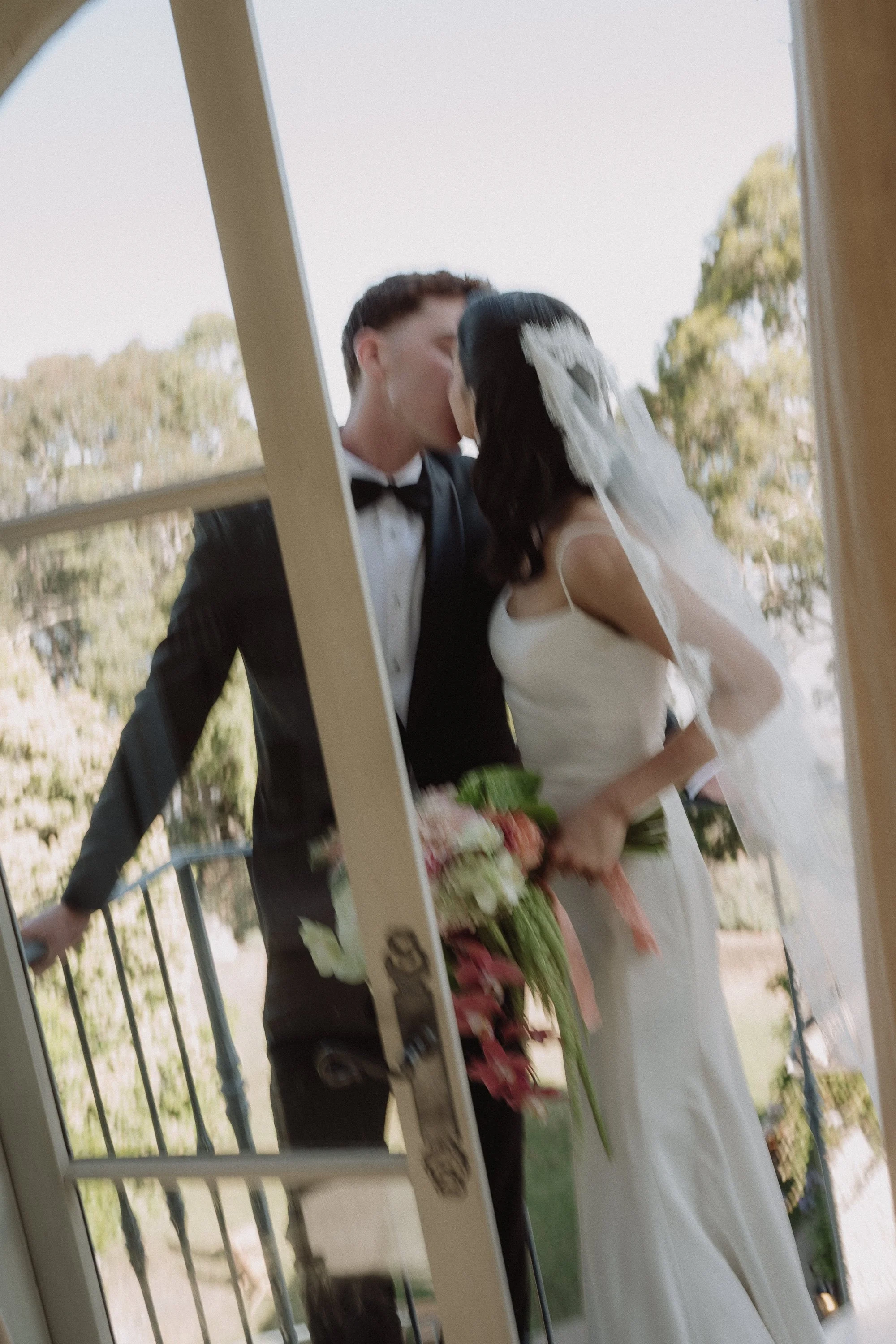 villa howden wedding in hobart by jon gazzignato