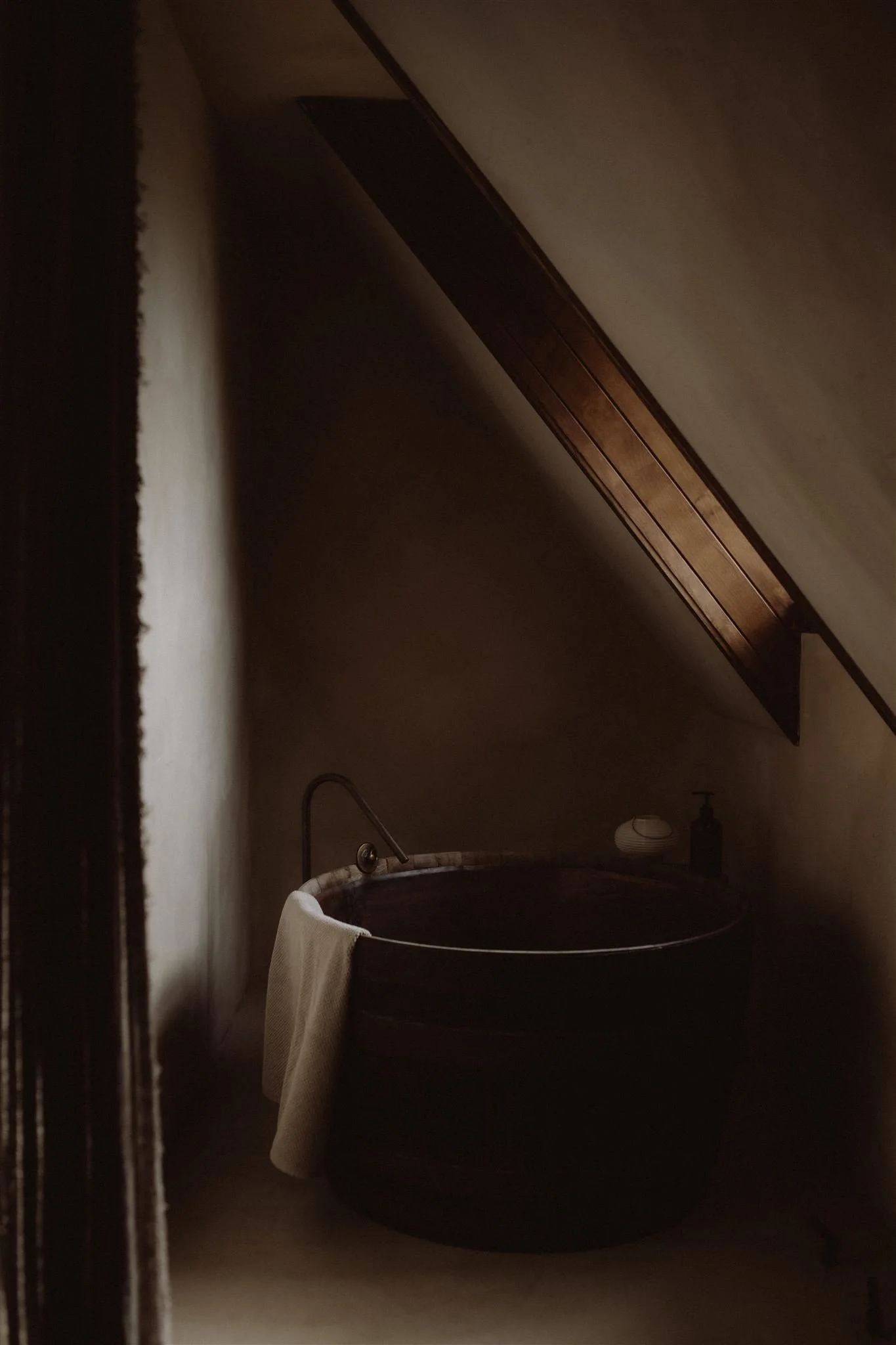 bath tub inside Sabi stays at Bay of Fires tasmania