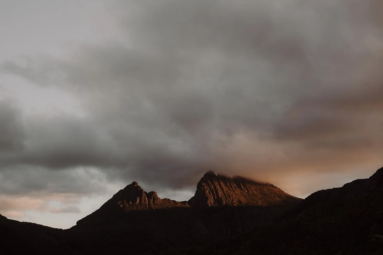 cradle mountain at sunset