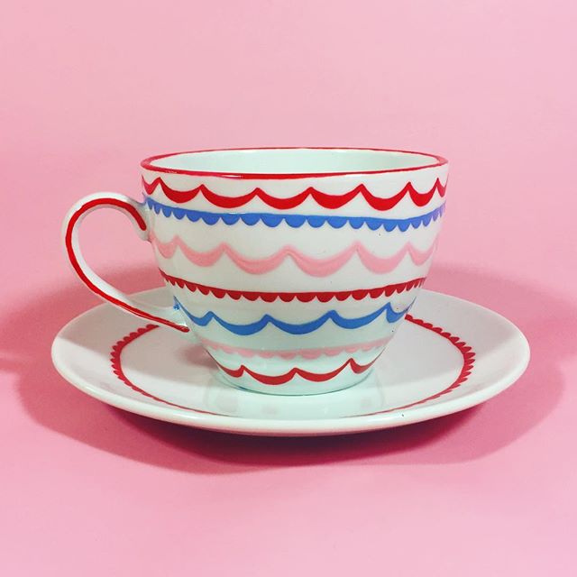 I&rsquo;m dropping off a bundle of goodies to the gift shop at Brea Gallery today, this variation on my classic teacup will be among them 🎉
.
.
.
.
#teacup #tealover #bunting #printandpattern #surfacedesign #cutethings #teacupcollection #teatime @br