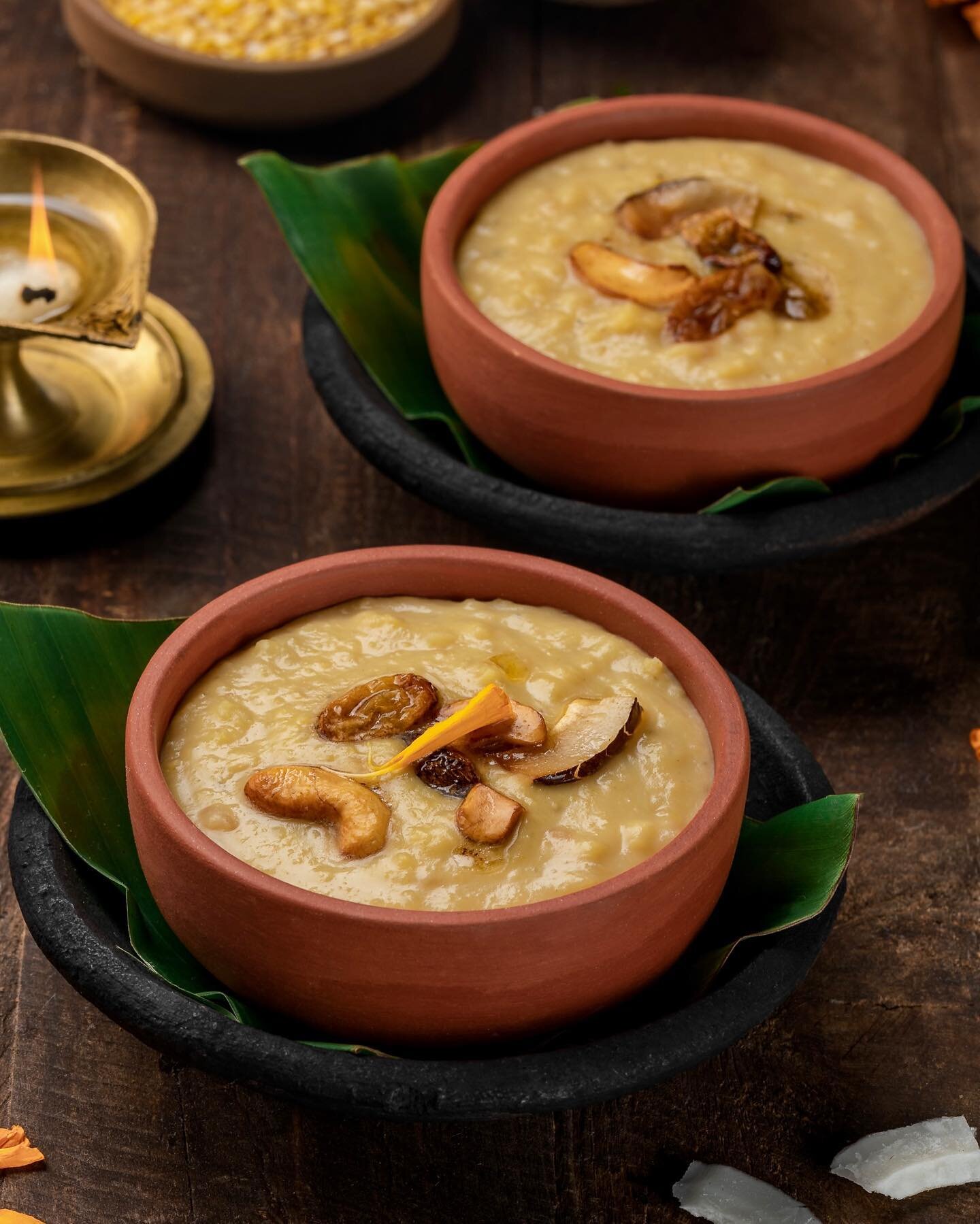 No Kerala sadya is complete without payasam. The recipe for MUNG DAL PAYASAM (Parippu Payasam) is new on the blog (link in profile). Made with split yellow lentils, jaggery and coconut milk, this sweet lentil pudding is rich, creamy and delicious. Th