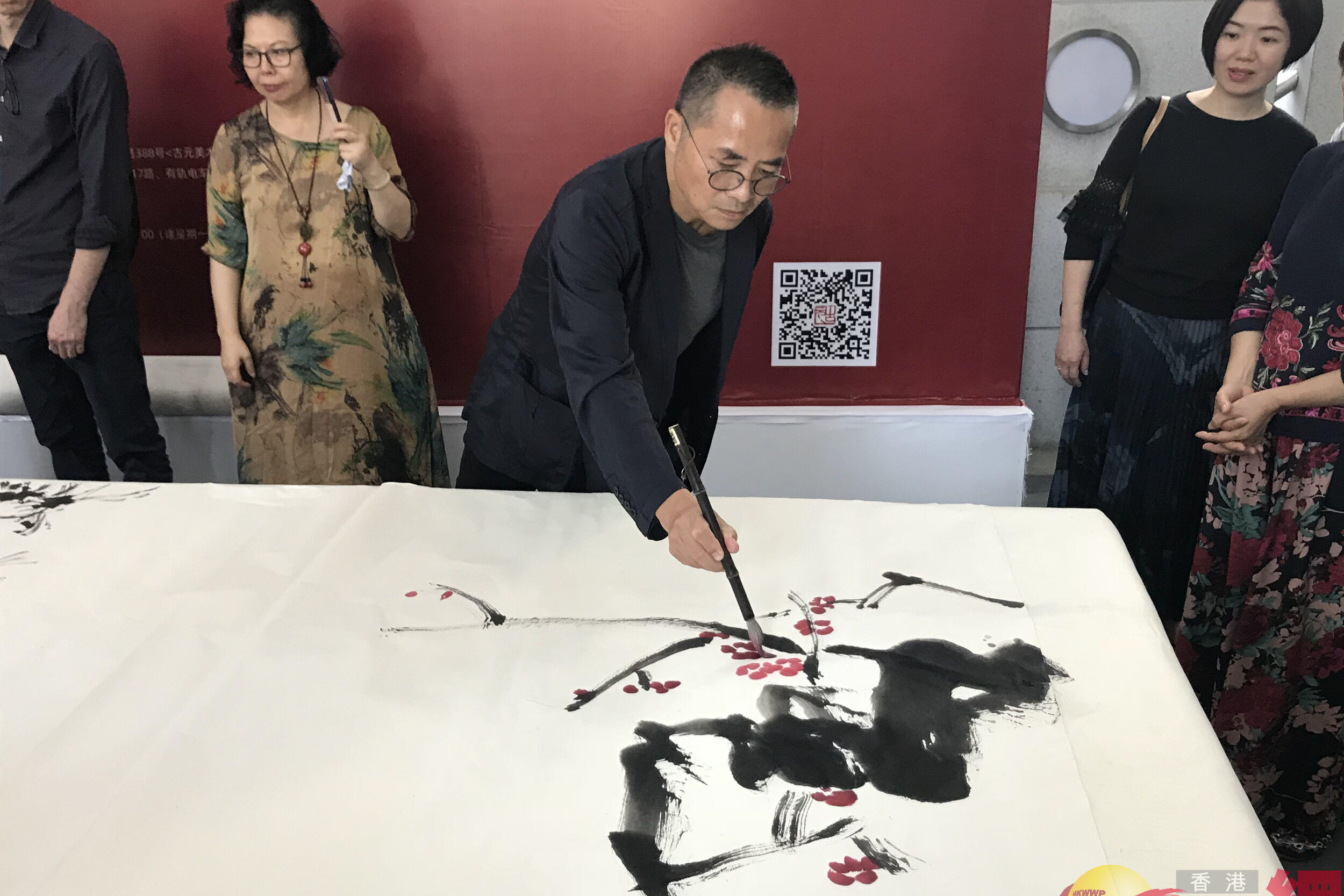  香港美協主席林天行即興揮毫，與珠海藝術家同場作畫 