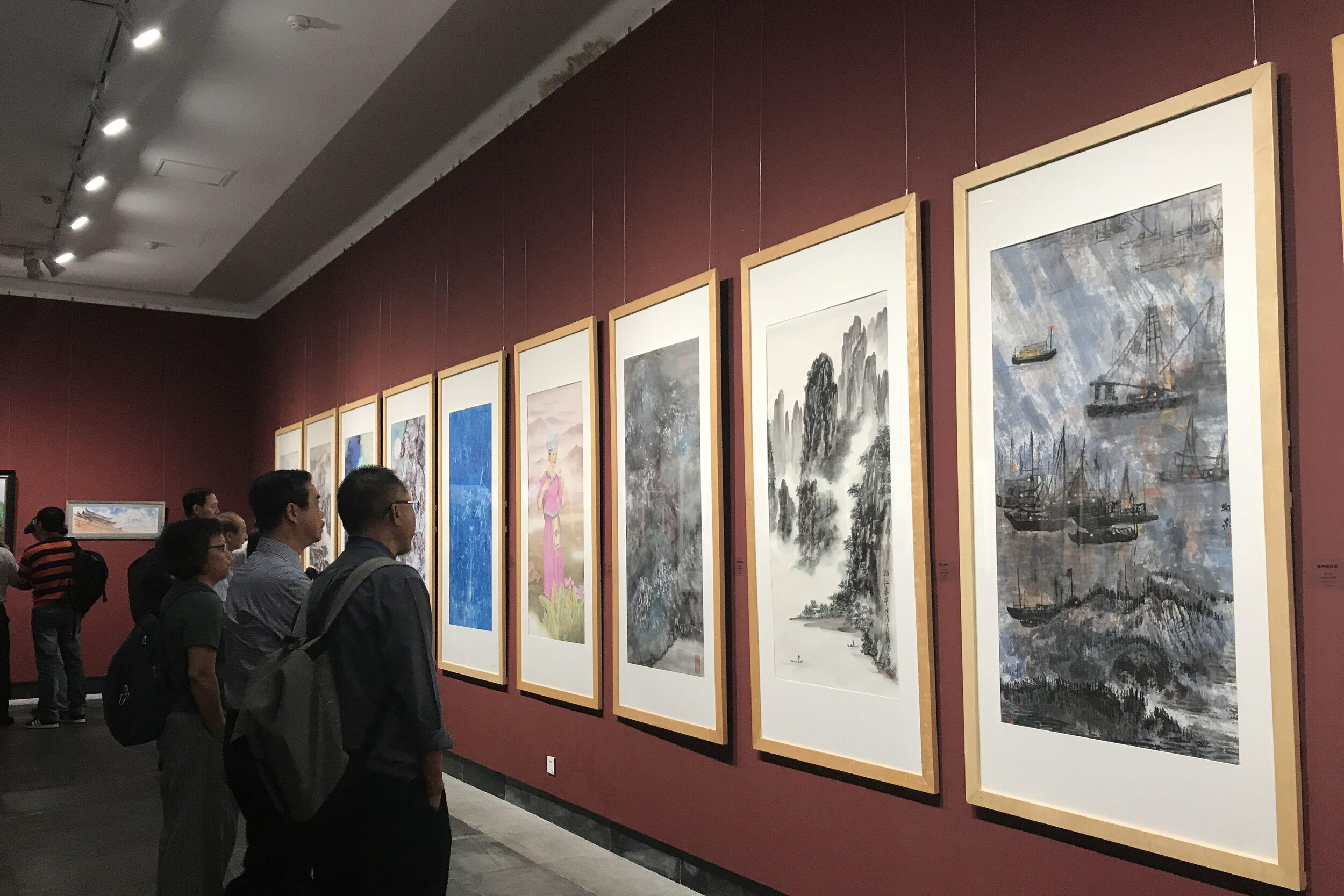  《藝術共融》香港美協會員作品・珠海展吸引不少市民駐足觀看 
