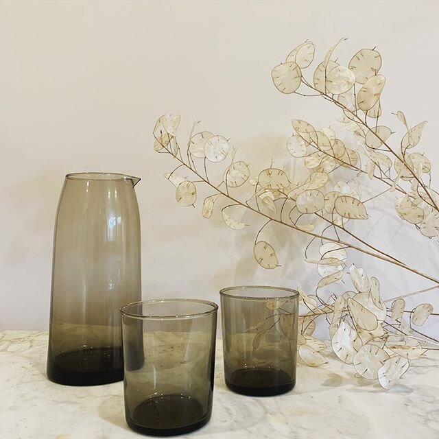 One introduction to make this summer is the collection of beautifully understated housewares from @hawkinsnewyork which partners with producers around the globe. Think dining or bedside table, the Chroma pitcher and medium tumblers are shown in Smoke