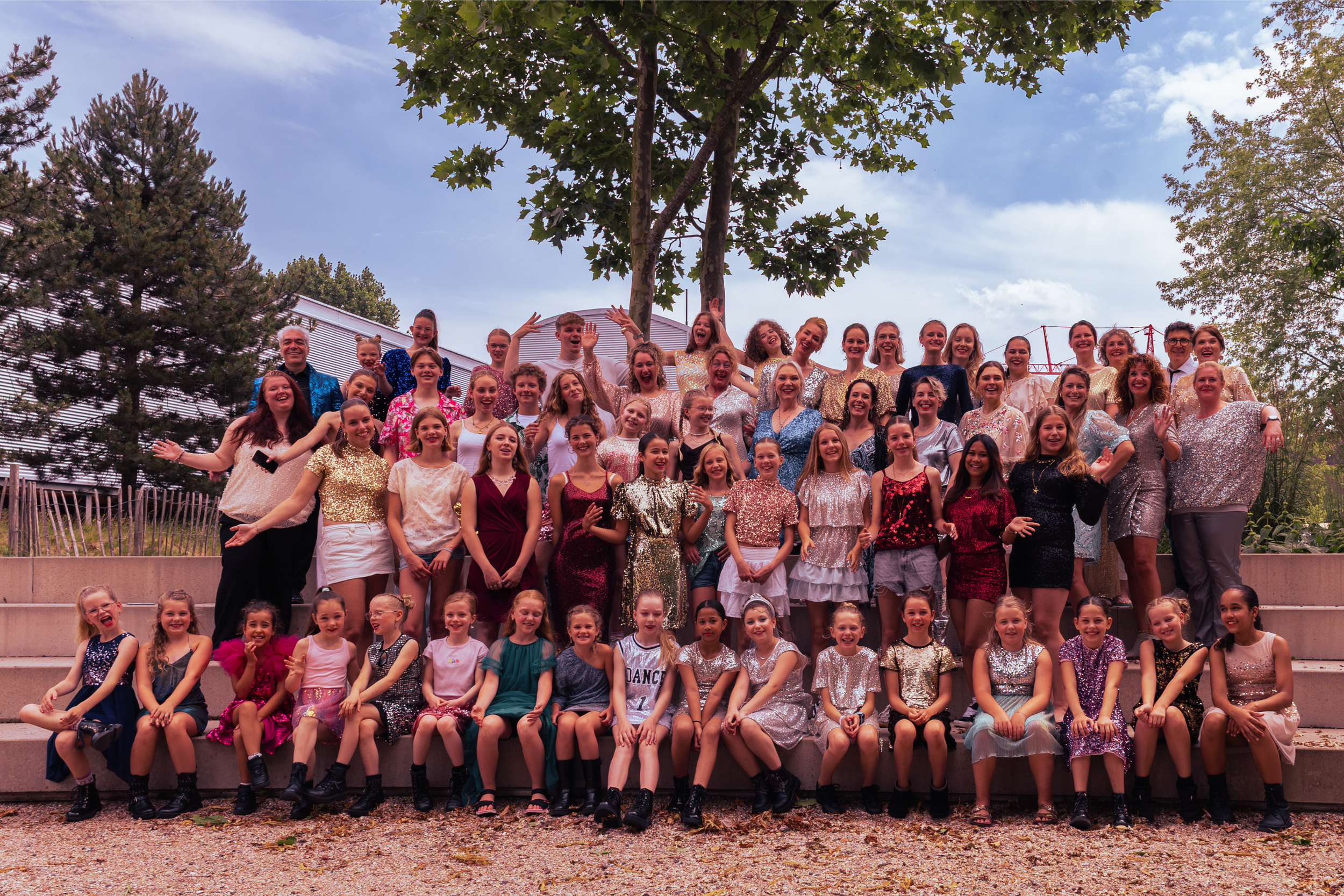 zomerconcert 2026 groepsfoto buiten.png