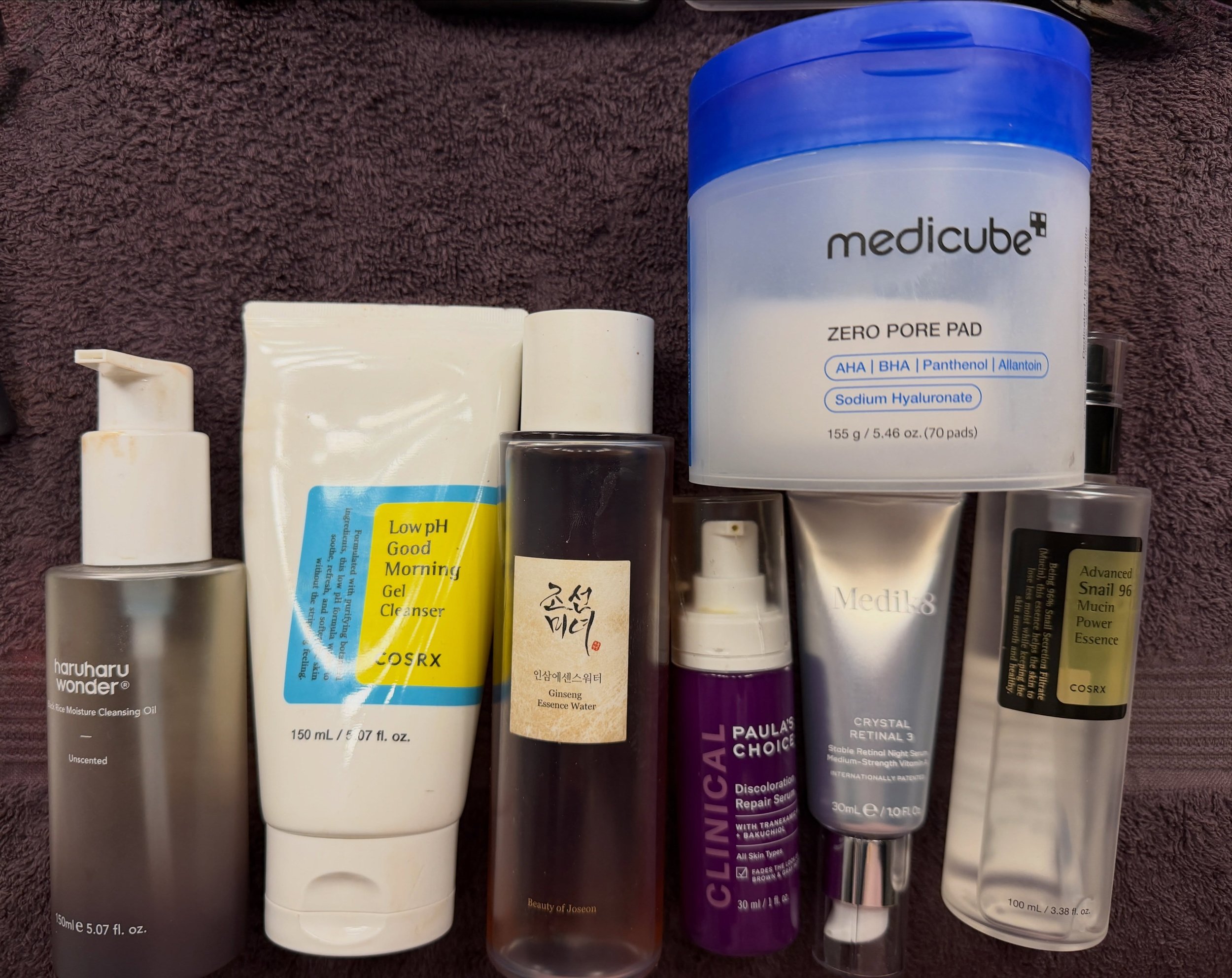 This is @theproducerslondon post show skin care routine:

@haruharuwonder_official Black rice cleansing oil
@cosrx_uk Low pH Gel cleanser
@beautyofjoseon_official Ginseng Essence (toner)
@paulaschoice Discoloration repair serum
@officialmedik8 Crysta