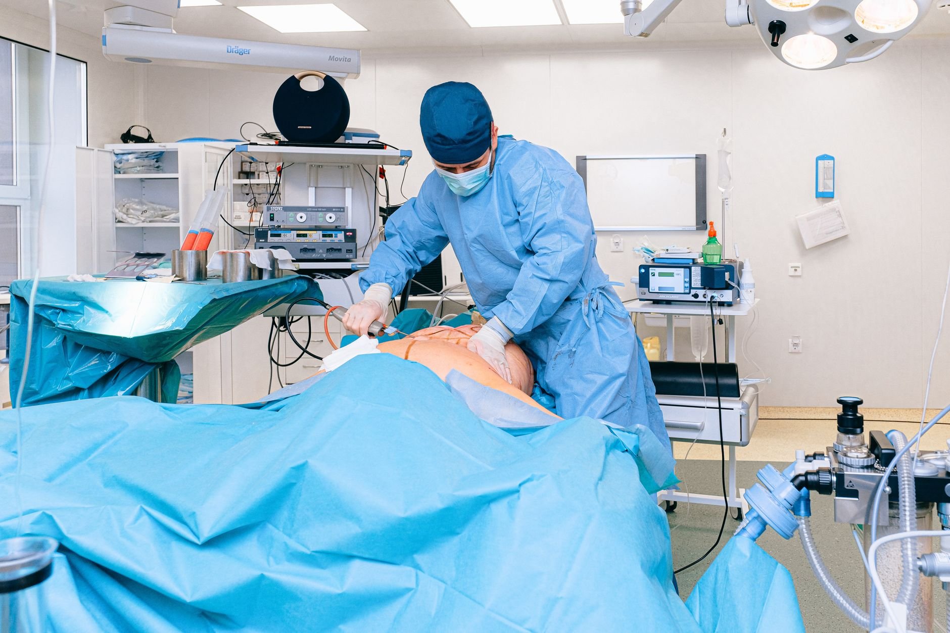 Liposuction vs Tummy Tuck: Which Procedure is Right for You?