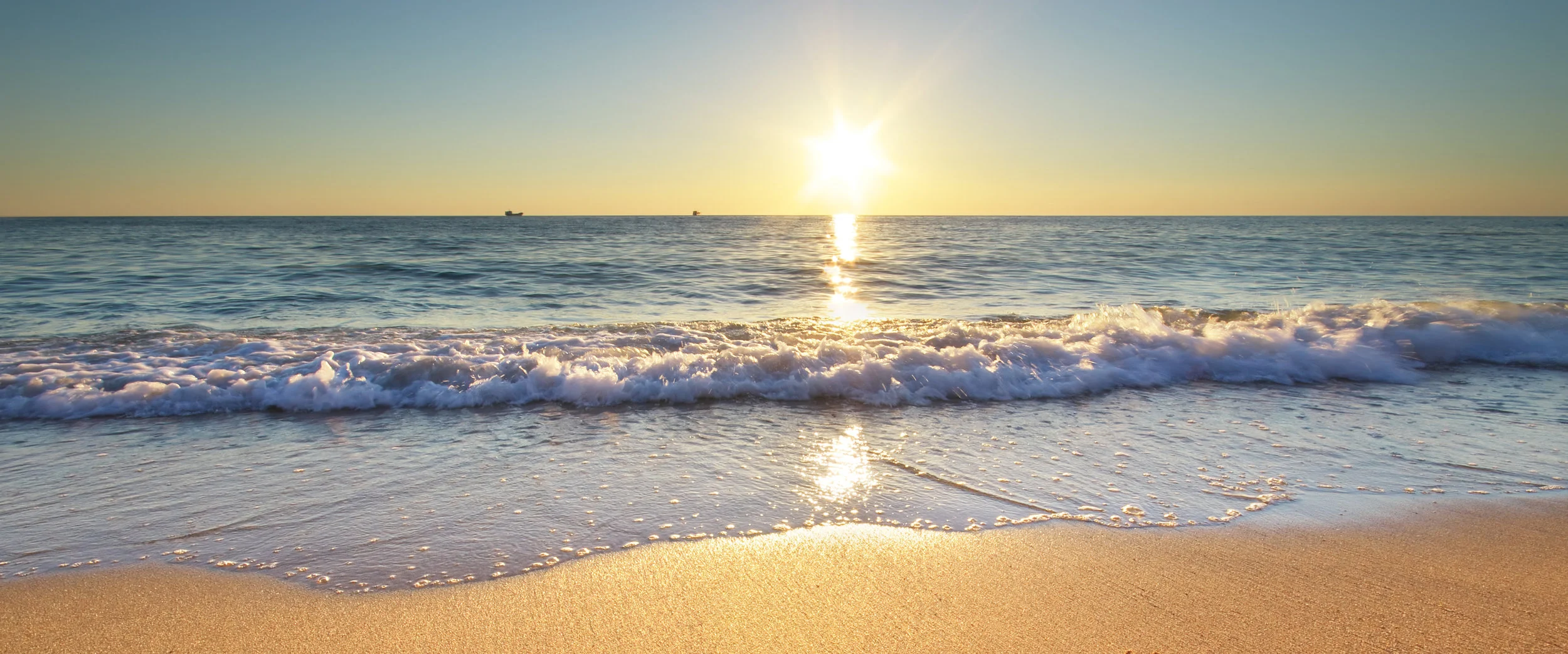 summer-word-on-the-sea-Q7Z5MAC.jpg