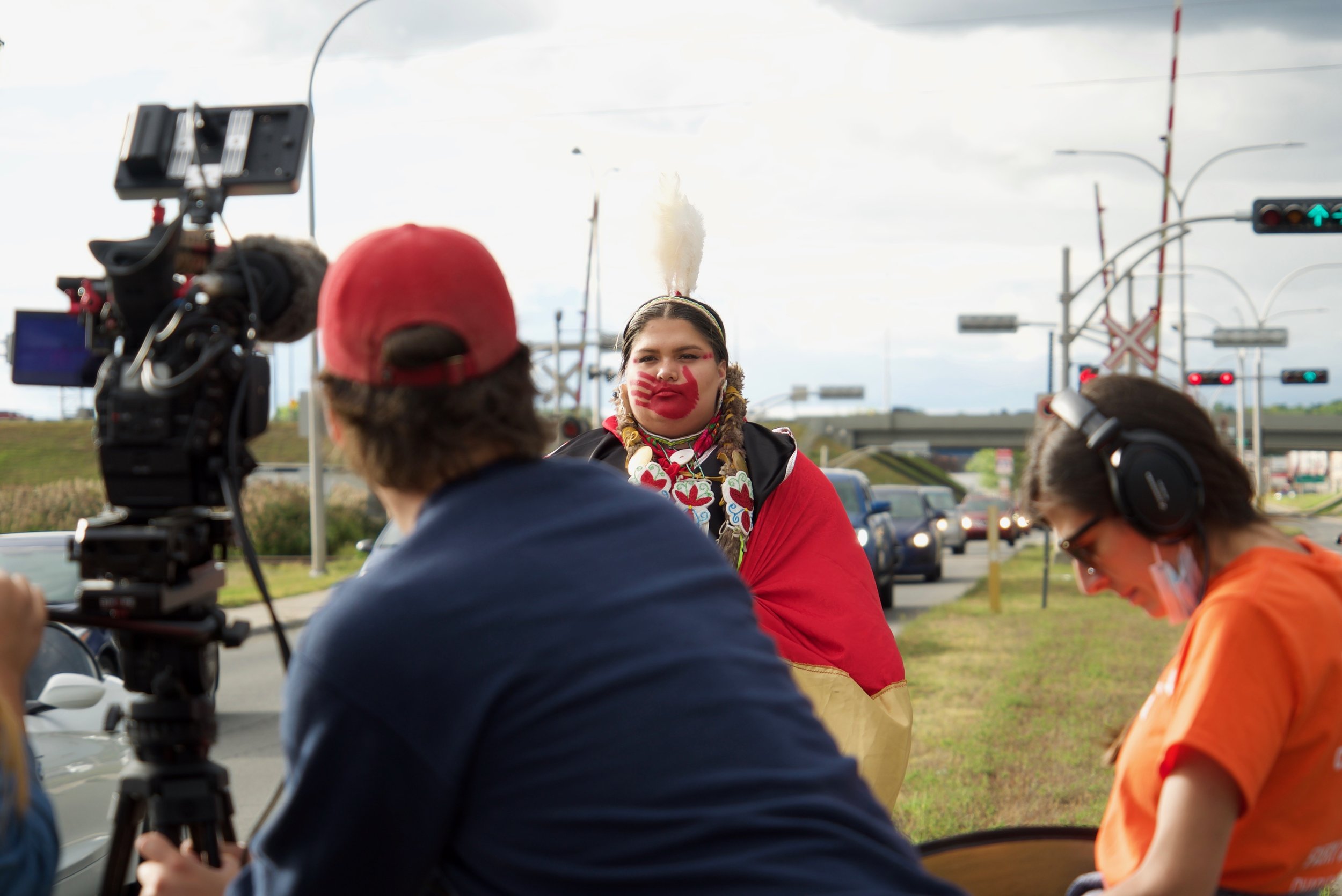 TRO21_Irene-Kimberley Valin-Awashish_tournage ville_Gabrielle Rioux.jpg