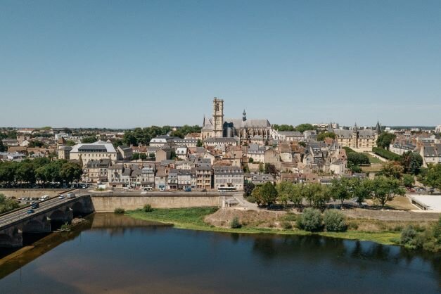 Nevers, one of the cradles of French earthenware, on the Loire river ©Yann Audic