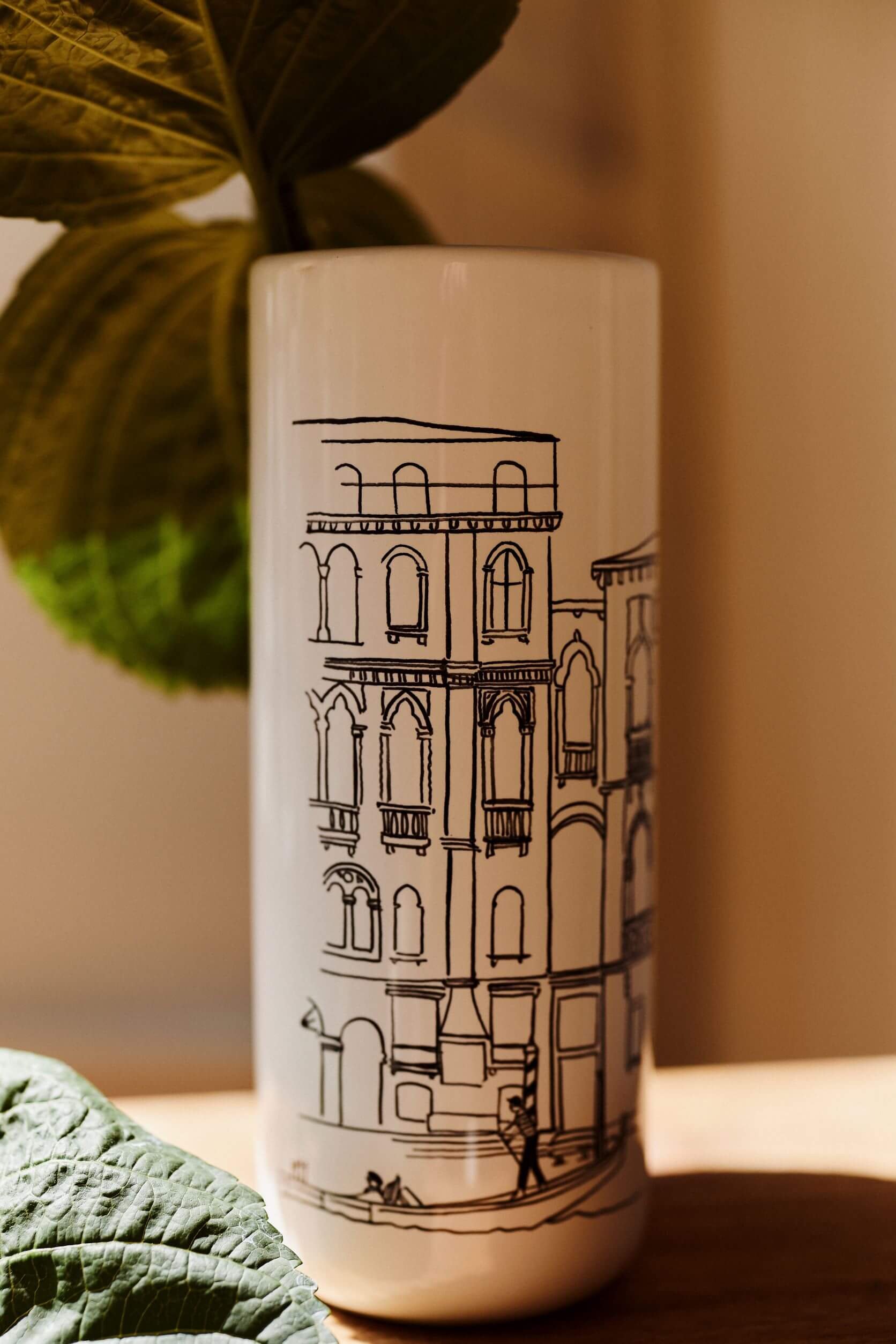 Gros plan sur le grand vase Venise Atelier Particulier