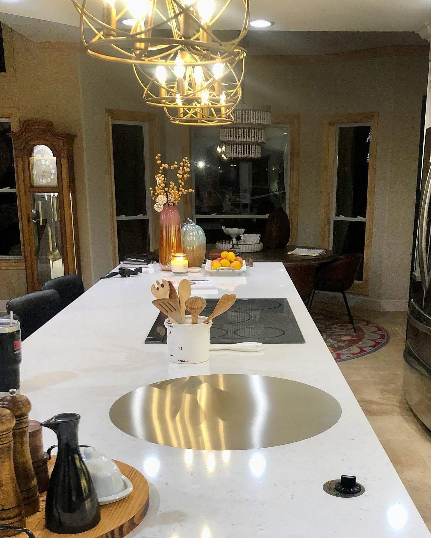 Insanely beautiful kitchen island #teppanyakigrills setup 🥰 #teppanyakifrills #alaplancha♨️ #culinaryluxuryfl Cook-N-Dine 🇺🇸 @teppanyakigrills @qookingtable 🇪🇺 @qookingtableuk @qookingtableasia @cookndineaustralasia