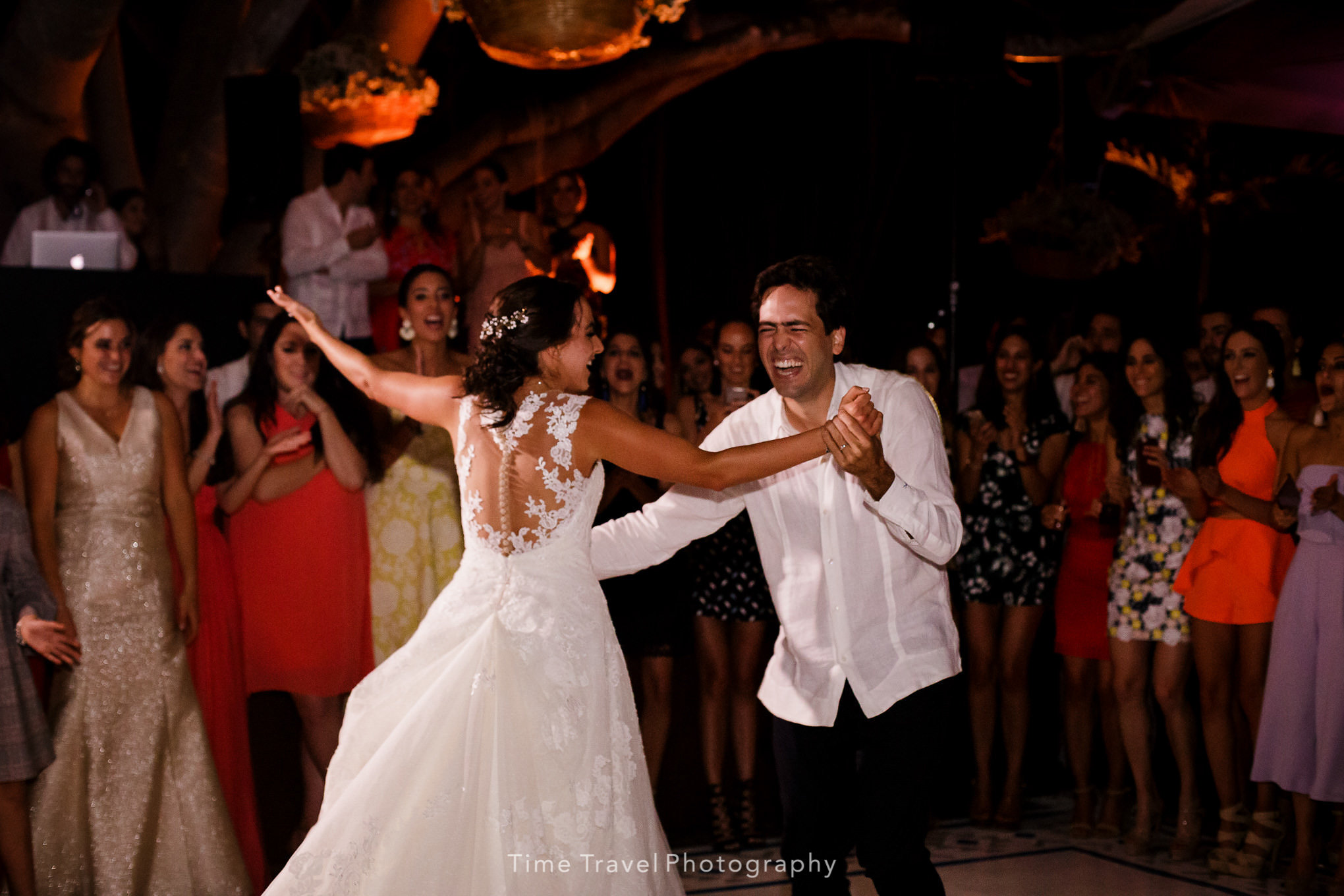 TIMETRAVEL_FOTOGRAFIA_DE_BODA_YUCATAN_DESTINATION_HACIENDA_SAN_PEDRO_OCHIL_ALE_Y_TONO_PRIMER_BAILDE_DE_NOVIOS.jpg