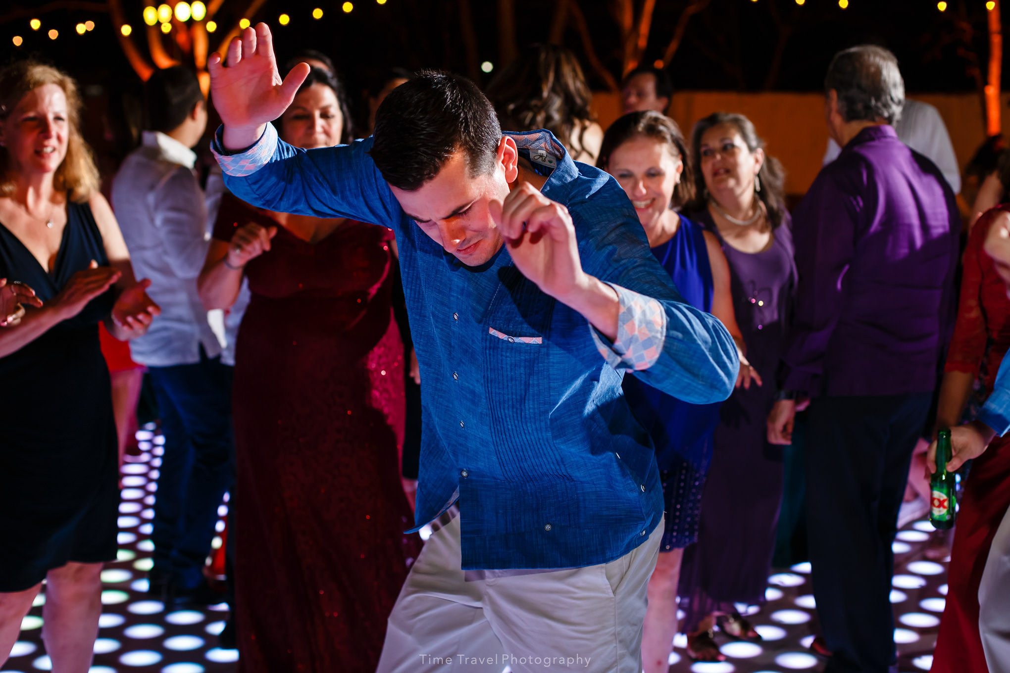 TIMETRAVEL_FOTOGRAFIA_DE_BODA_CONKAL_YUCATAN_DESTINATION_COUPLE_BAILANDO.jpg