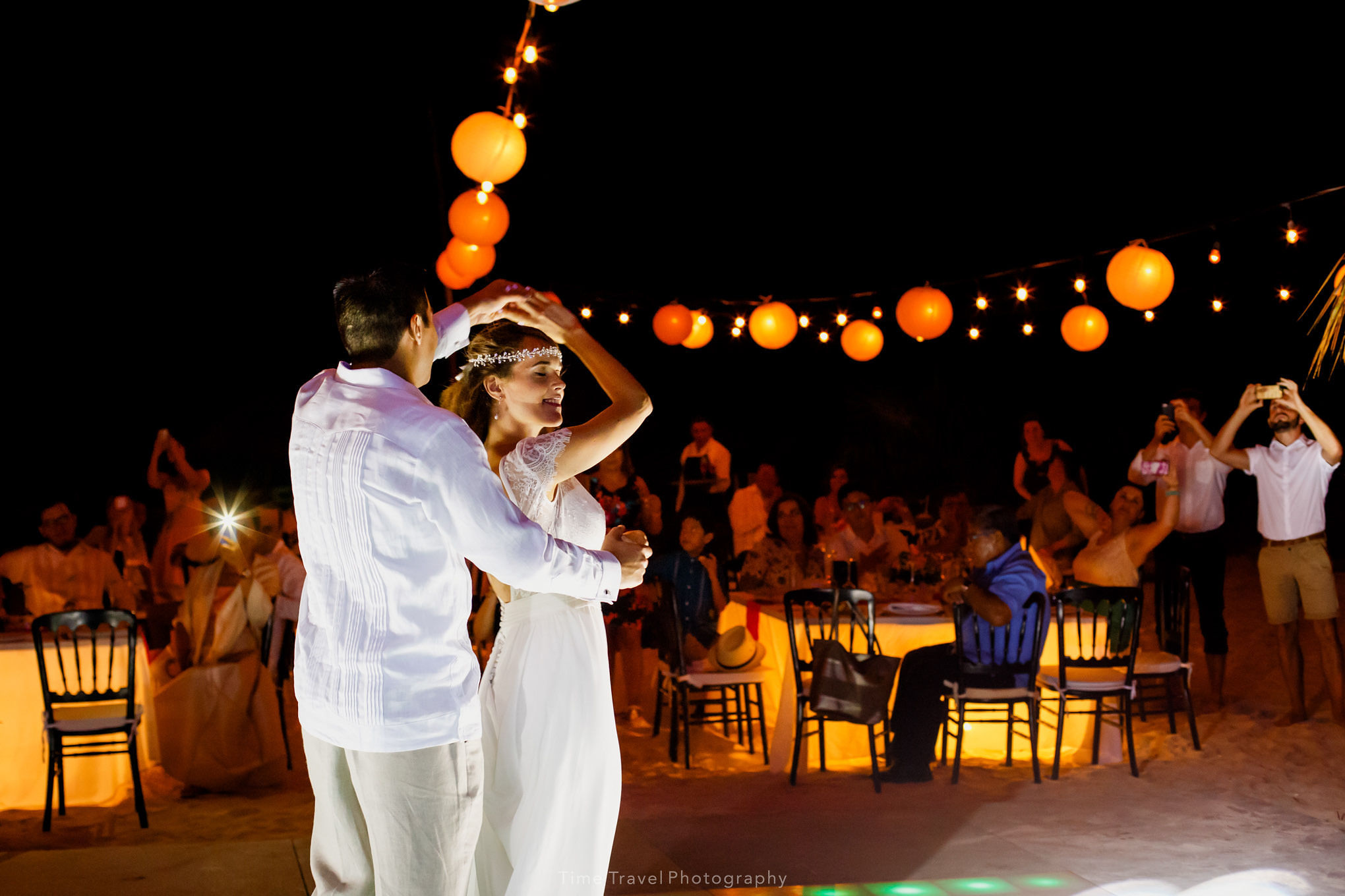 TIMETRAVEL_WEDDING_PHOTOGRAPHY_YUCATAN_DESTINATION_TECNOHOTEL_BEACH_DANCE.jpg