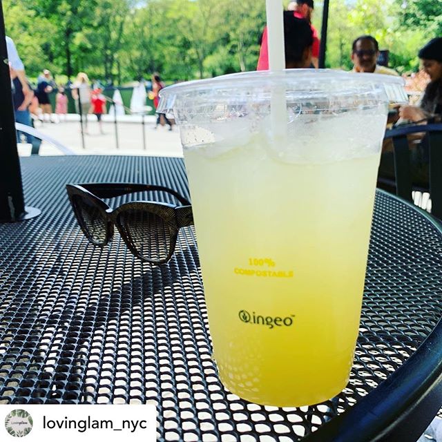 Posted @withrepost &bull; @lovinglam_nyc It is fantastic to see more vendors in NYC selling  drinks using 100% compostable materials 🍎🍎🍎🍎🍎 #manhattan #nycparks #lemonade #greatviews #nyc #newyorkers #ilovenyc #veganfood #fidi #sustainableliving 