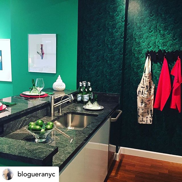 As there is more environmental awareness, this is also reflected into fashion and decor. Green is the new trendy color for the walls. Posted @withrepost &bull; @blogueranyc &bull;
&bull;
#natural #fabrics #decorblog #fashiontip #ecofriendly #sustaina