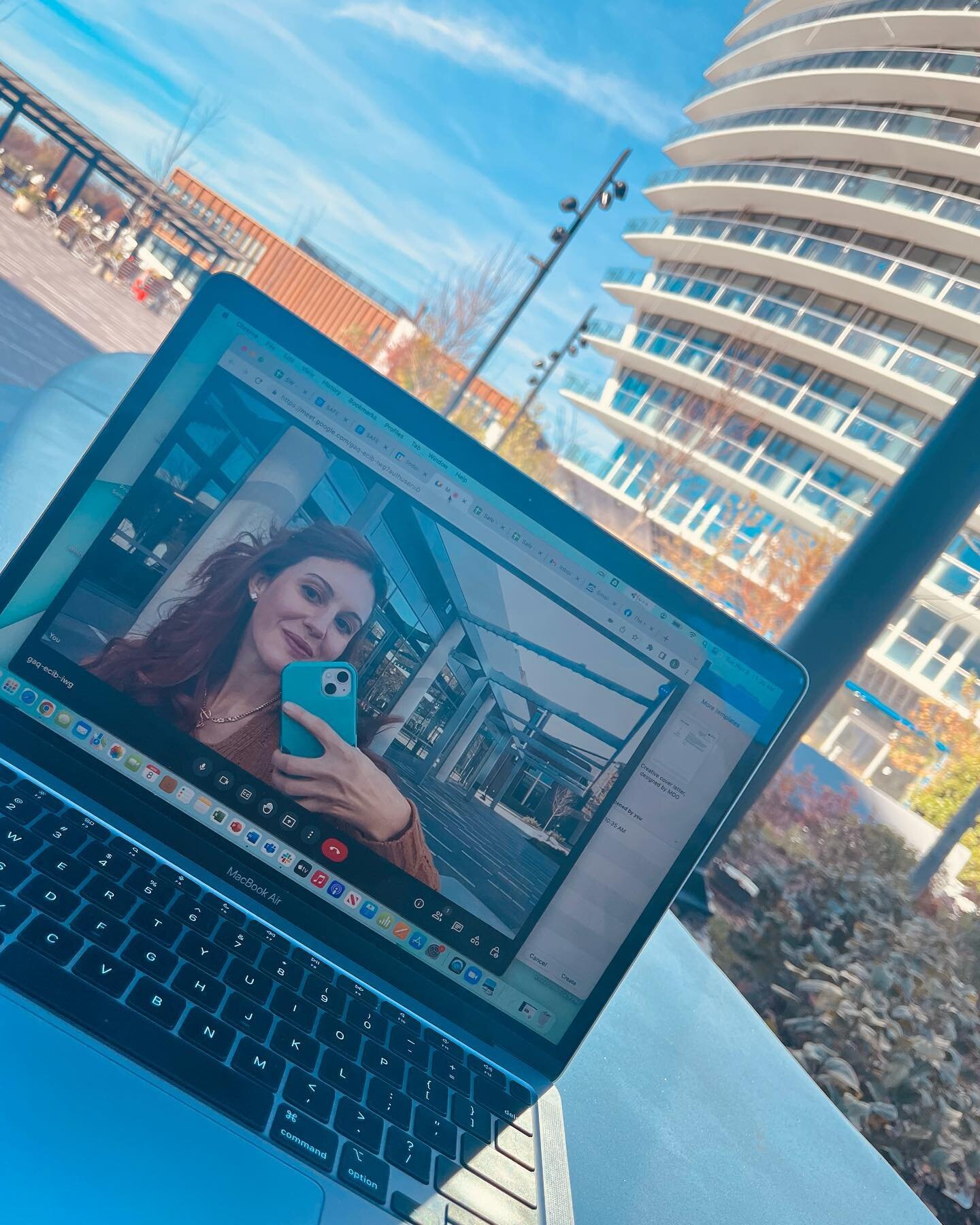 It&rsquo;s that time of the week again&hellip; another #WhereAreWeWorkingToday this week with @laurenmcmillen at the @thewharfdc 🛥️ 

&ldquo;It&rsquo;s getting chilly so I won&rsquo;t get many more of these days 🥶 but when the ☀️ is out, I love spe