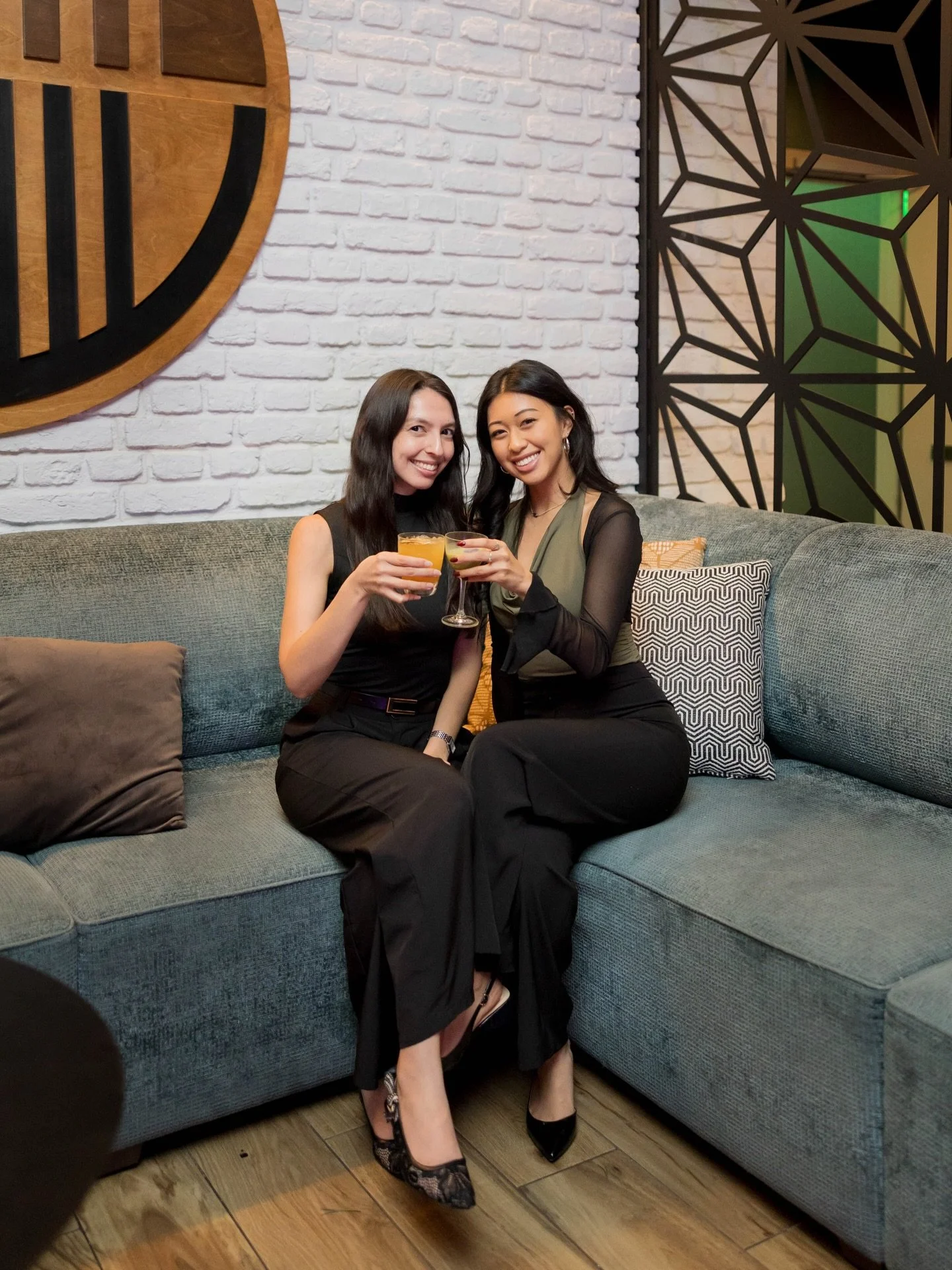 Cocktails with a skyline view? Yes, please. 🌆🪩🥂 Sipping handcrafted drinks, soaking up the sunset, and feeling on top of the world - that&rsquo;s how nights are meant to be at @synrooftopreston !
.
.
.
#RooftopLife #CityVibes #GoldenHourMoments