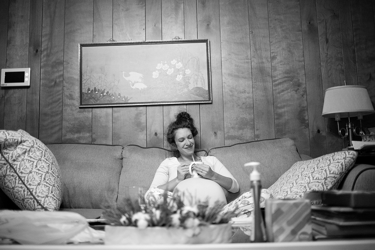 documentary-maternity-photo-coffee-clarksdale-mississippi.jpg