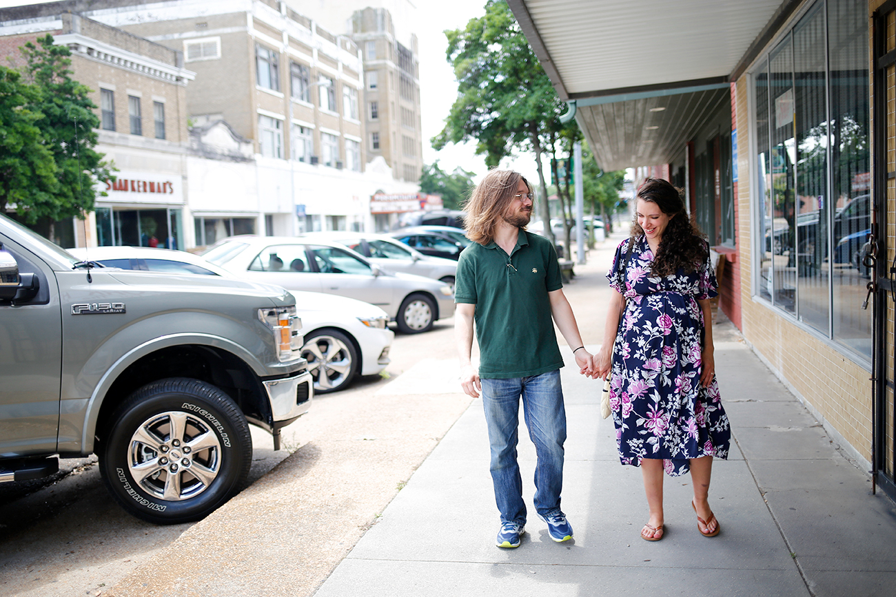 maternity-documentary-session-new-mom-dad-walking-clarksdale-mississippi.jpg