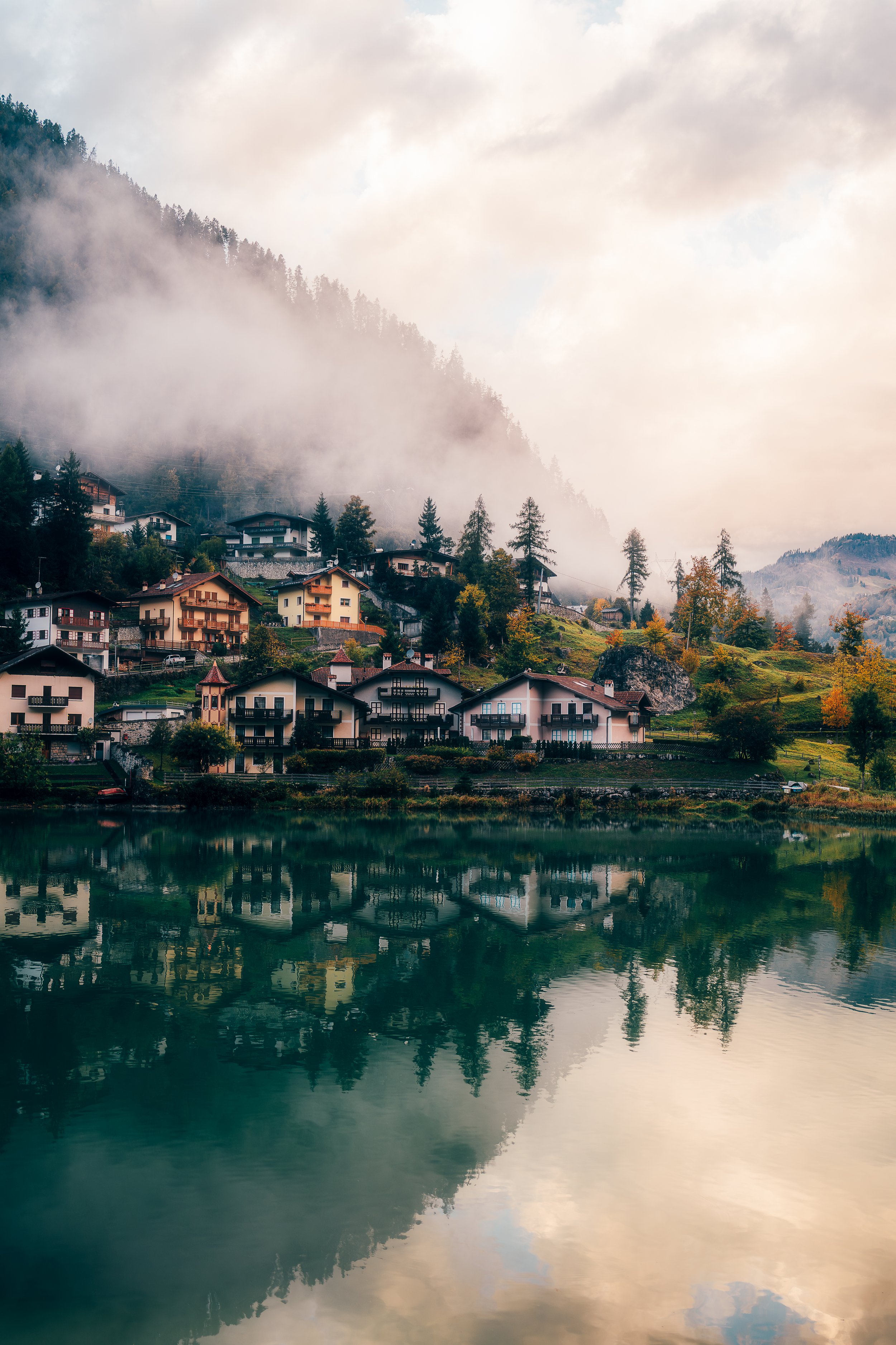 Lago di Alleghe Sunset Reflection.jpg